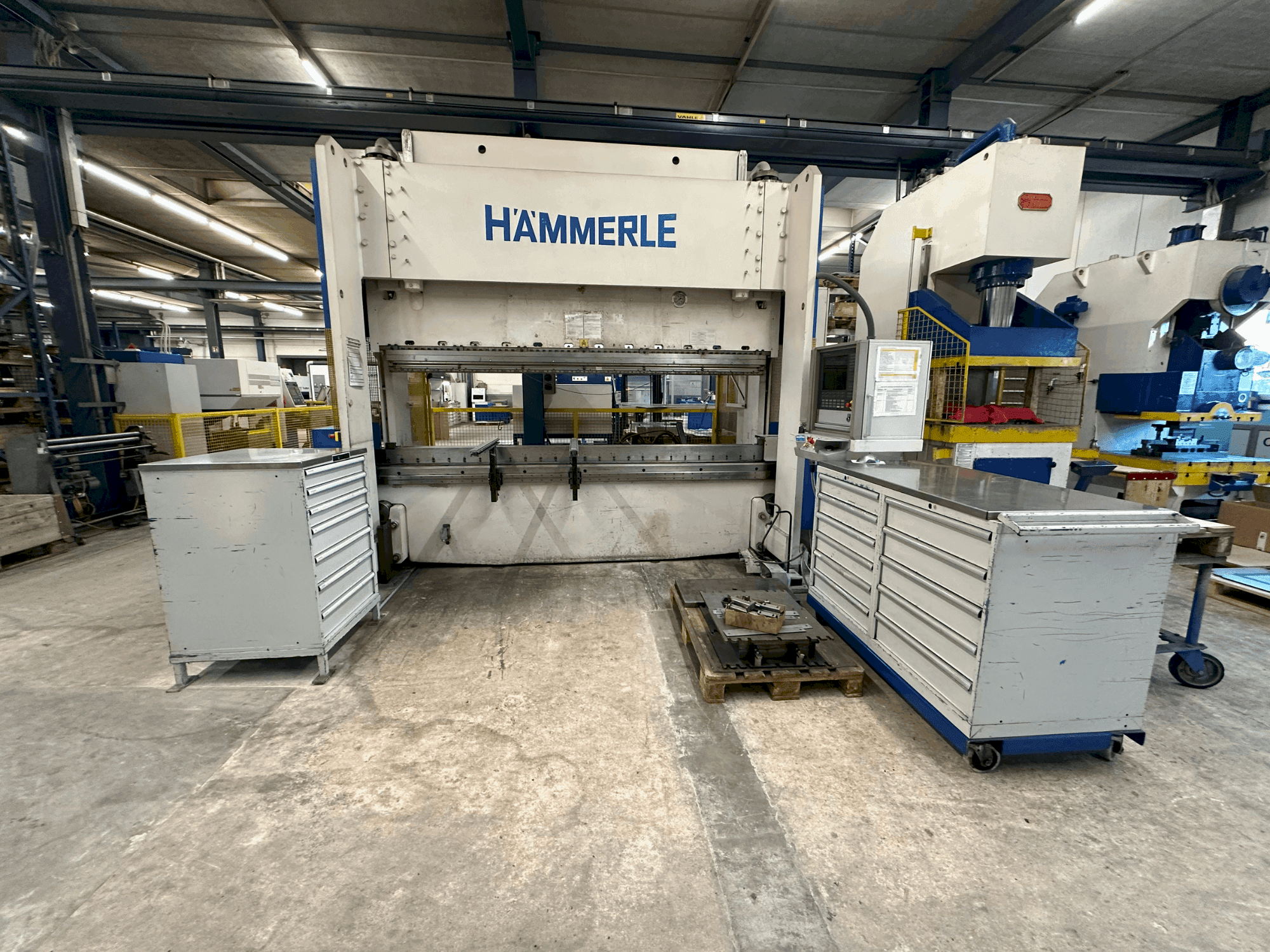 Koneen HAMMERLE BM 200 - 3100 etunäkymä