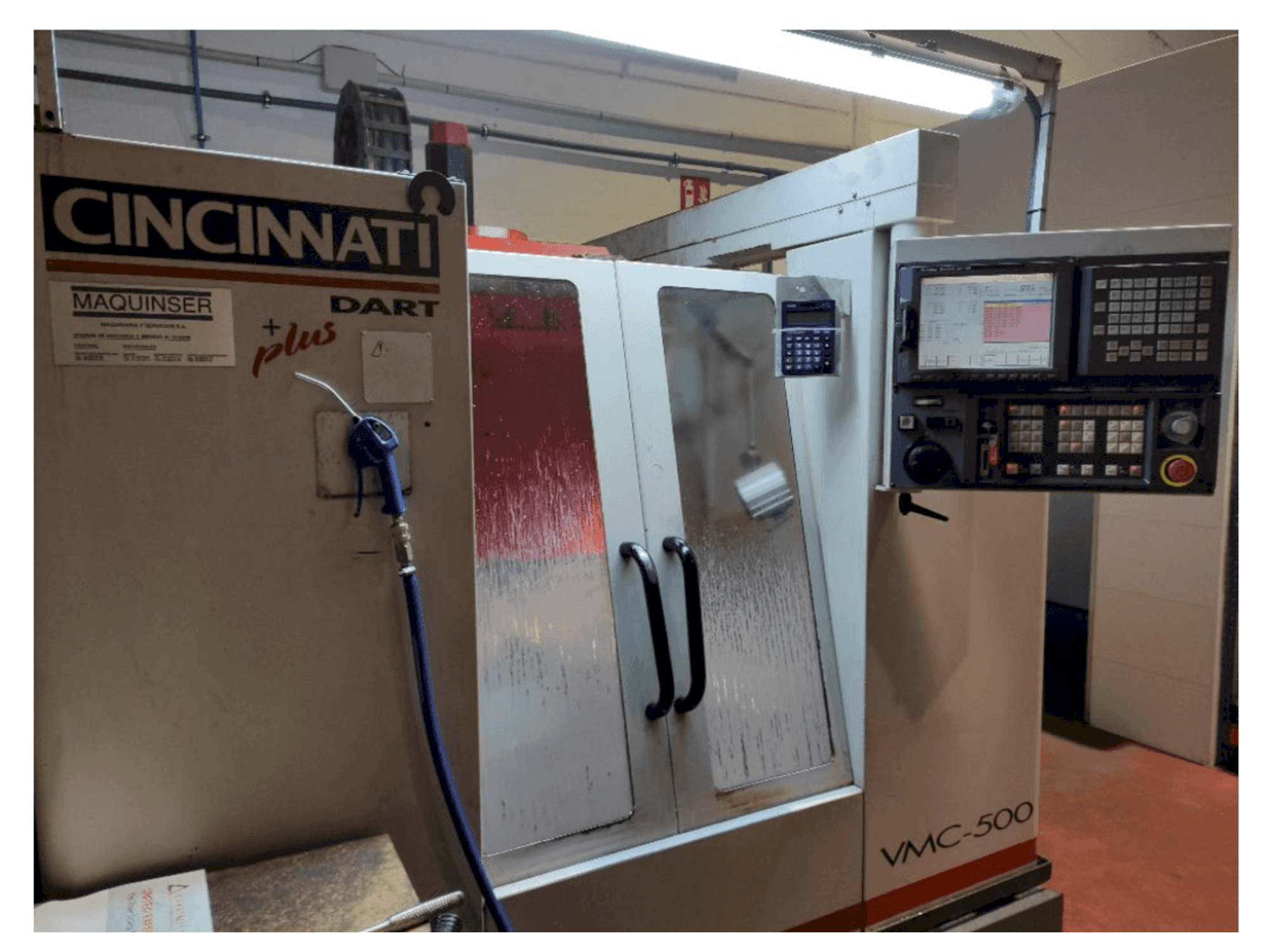Koneen Cincinnati Dart Plus VMC-500 etunäkymä