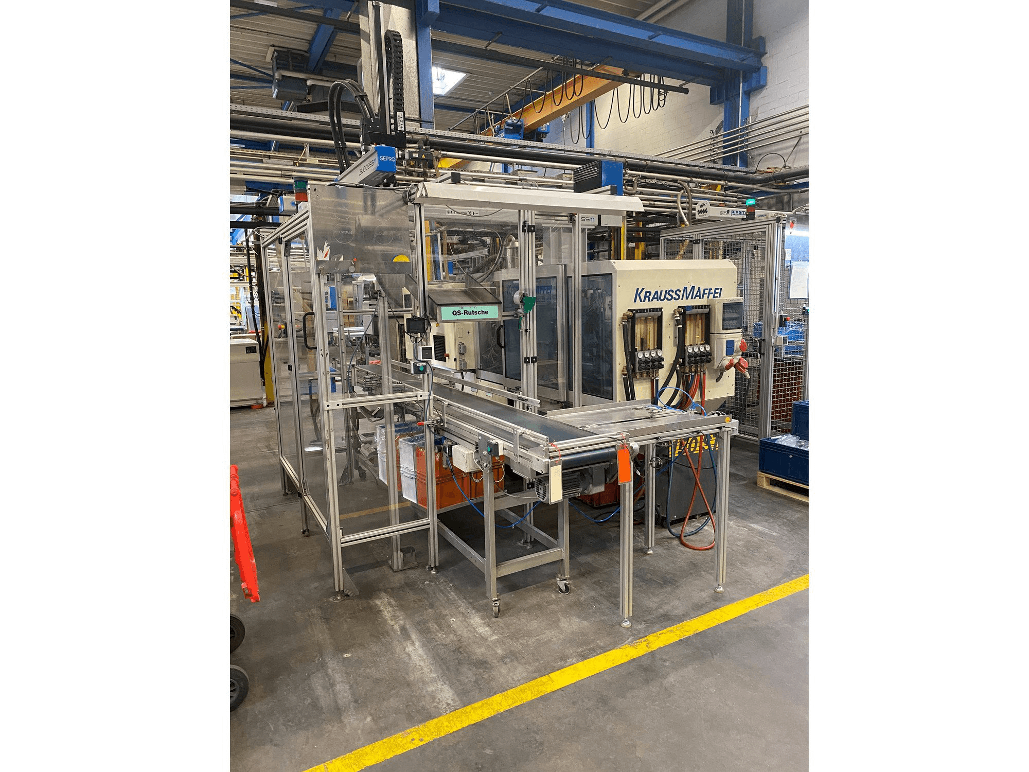 Koneen Krauss Maffei 80-390 C2 etunäkymä