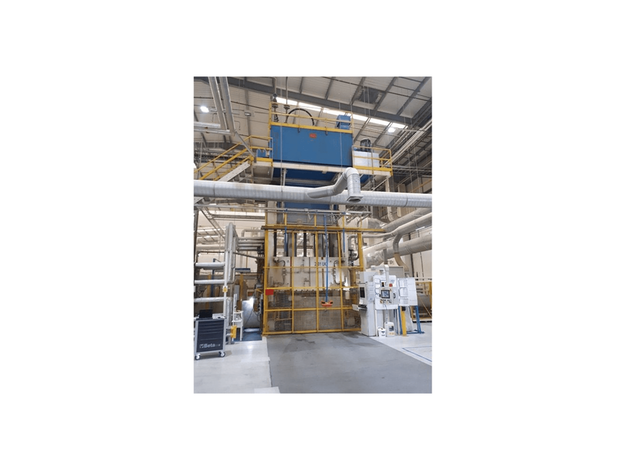 Koneen Pinette 2000 Ton etunäkymä