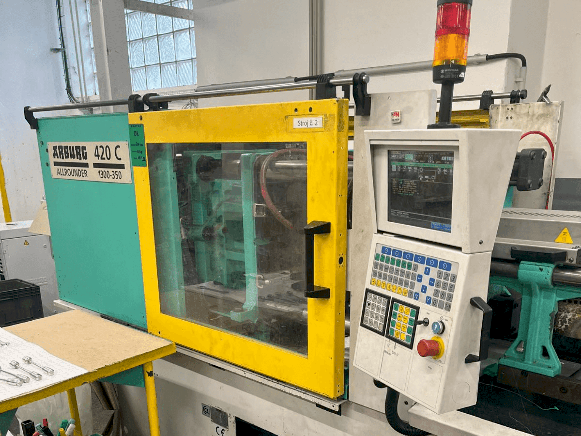 Koneen Arburg Allrounder 420 C 1300-350 etunäkymä