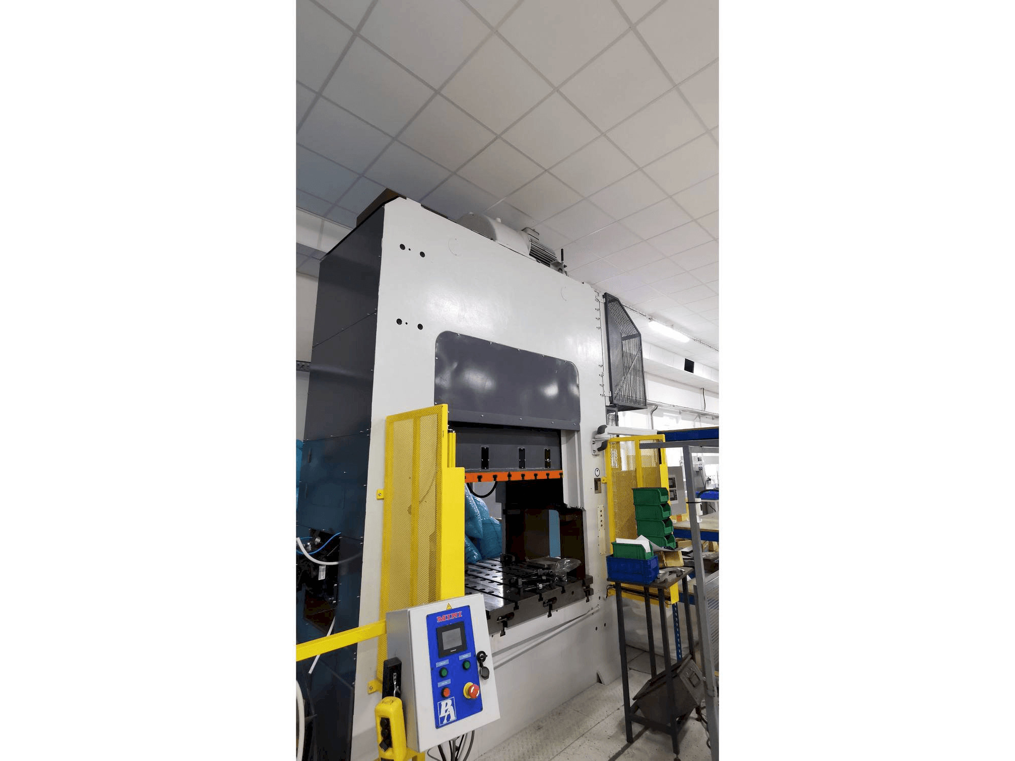 Koneen SMERAL LKT 250D etunäkymä