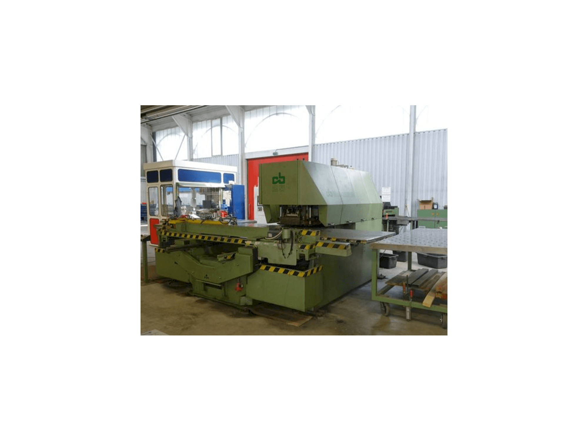 Koneen Behrens CB 25/1250 etunäkymä