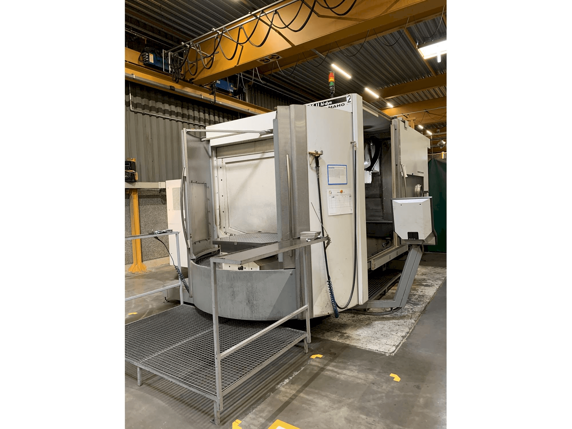 Koneen DECKEL MAHO DMC 125 U hi-dyn etunäkymä