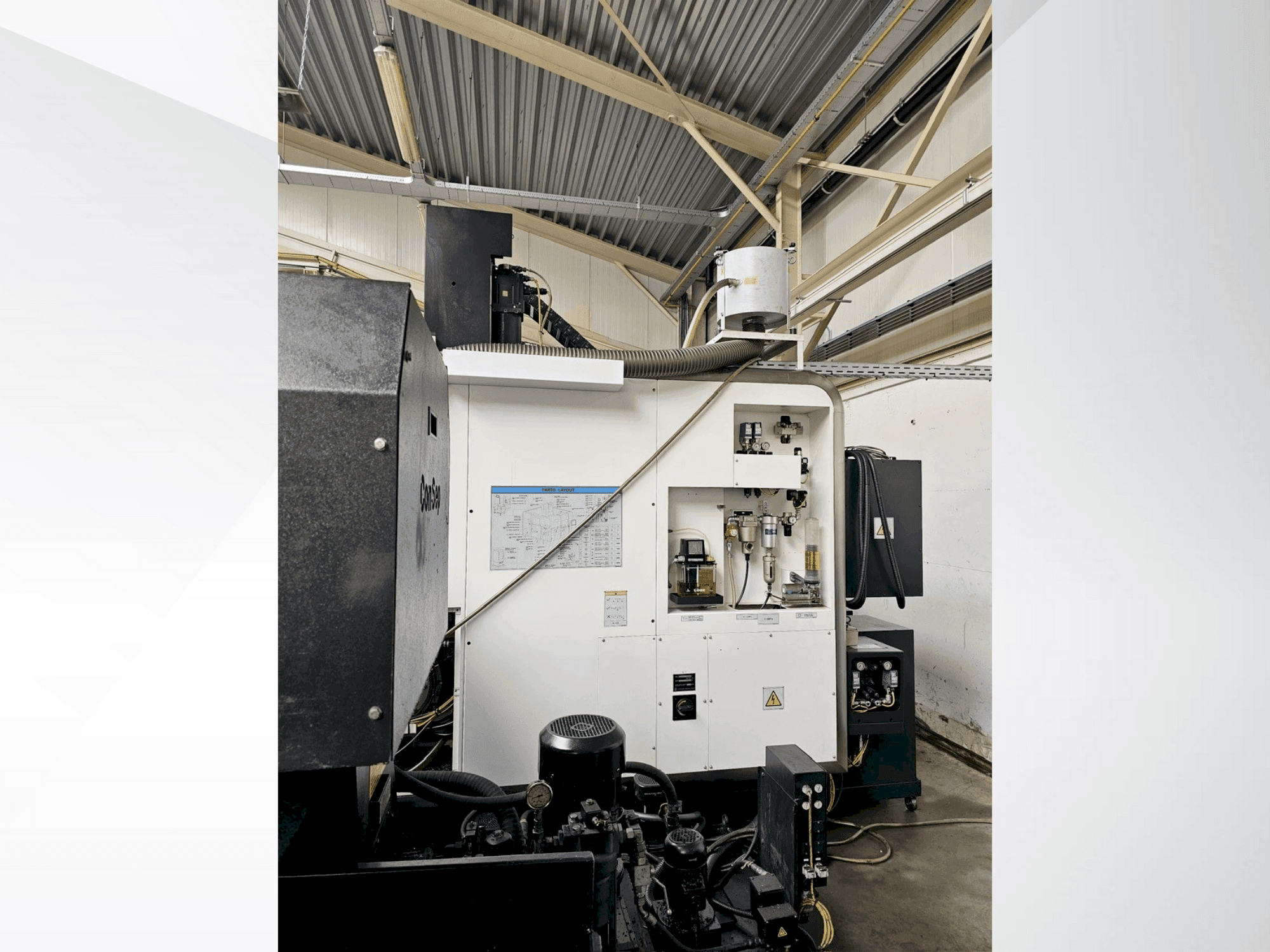 Koneen Mazak Variaxis i-500 etunäkymä