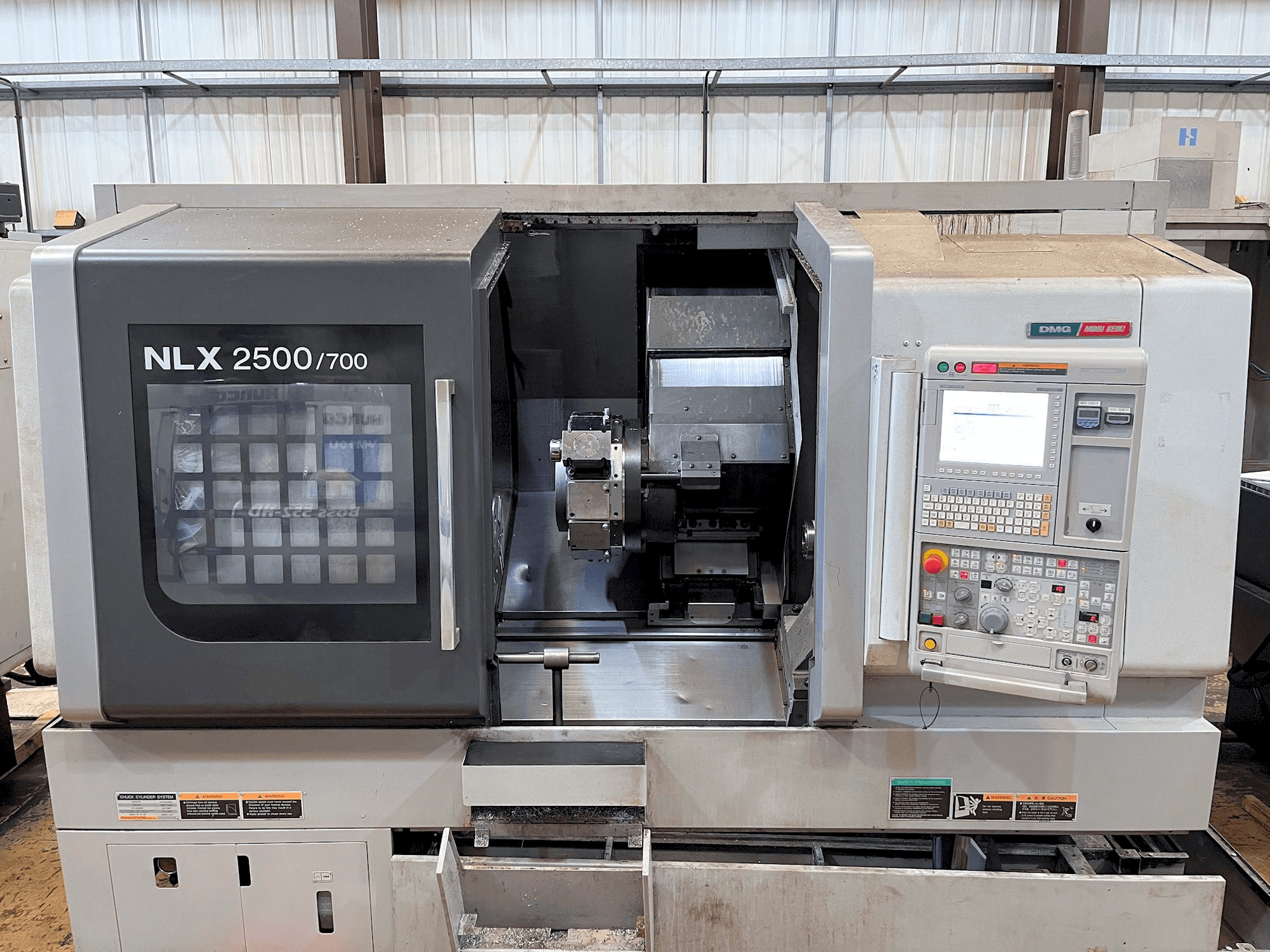 Koneen MORI SEIKI NLX2500Y-700 etunäkymä