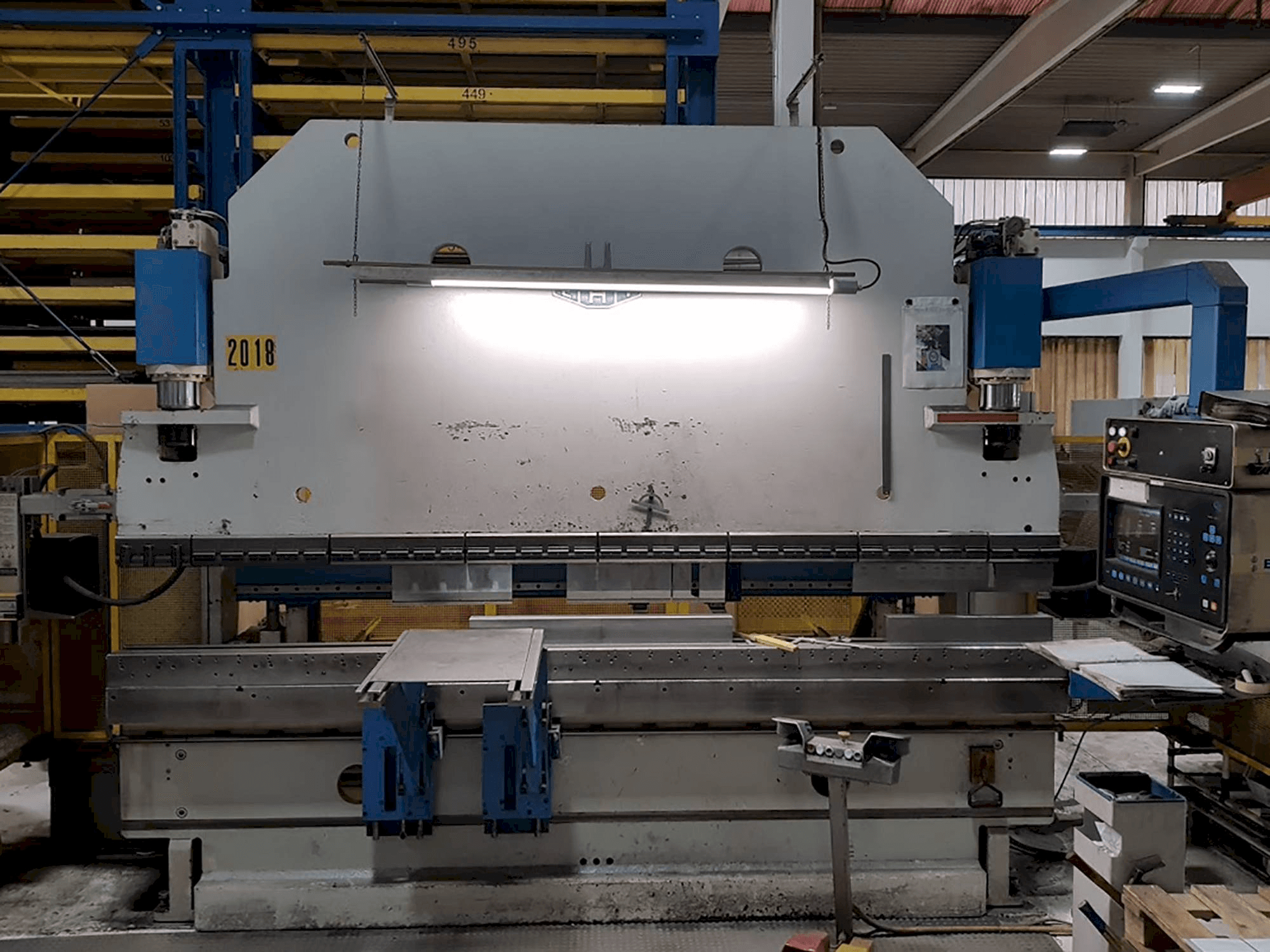 Koneen EHT EHPS 11-35 etunäkymä