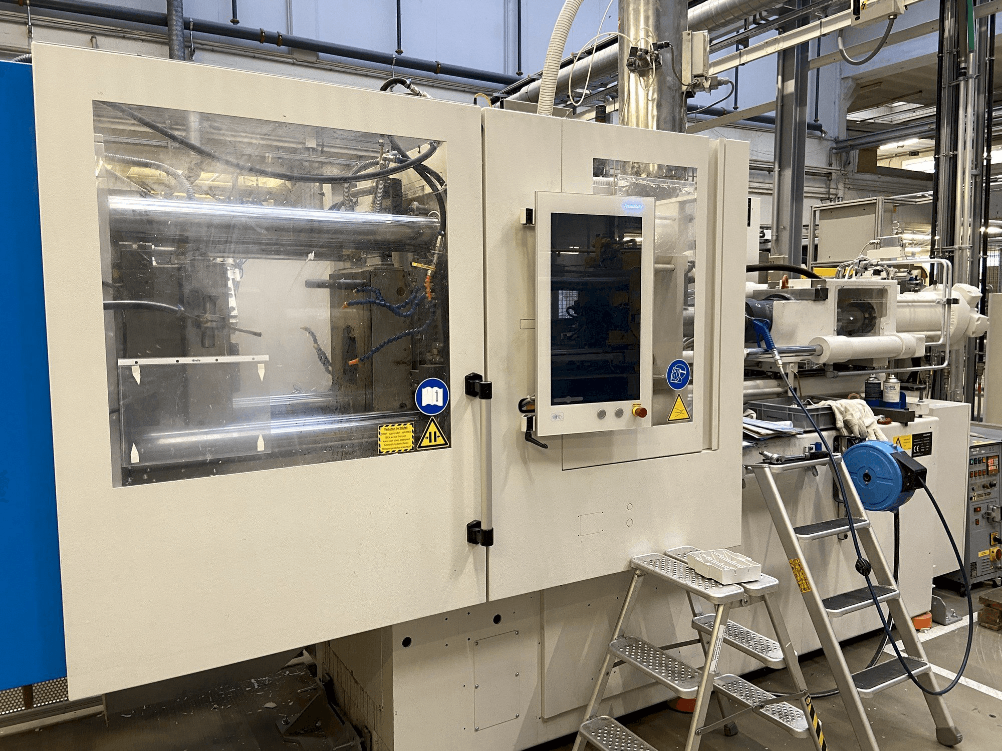 Koneen Krauss Maffei 130-1000 CX DUR etunäkymä