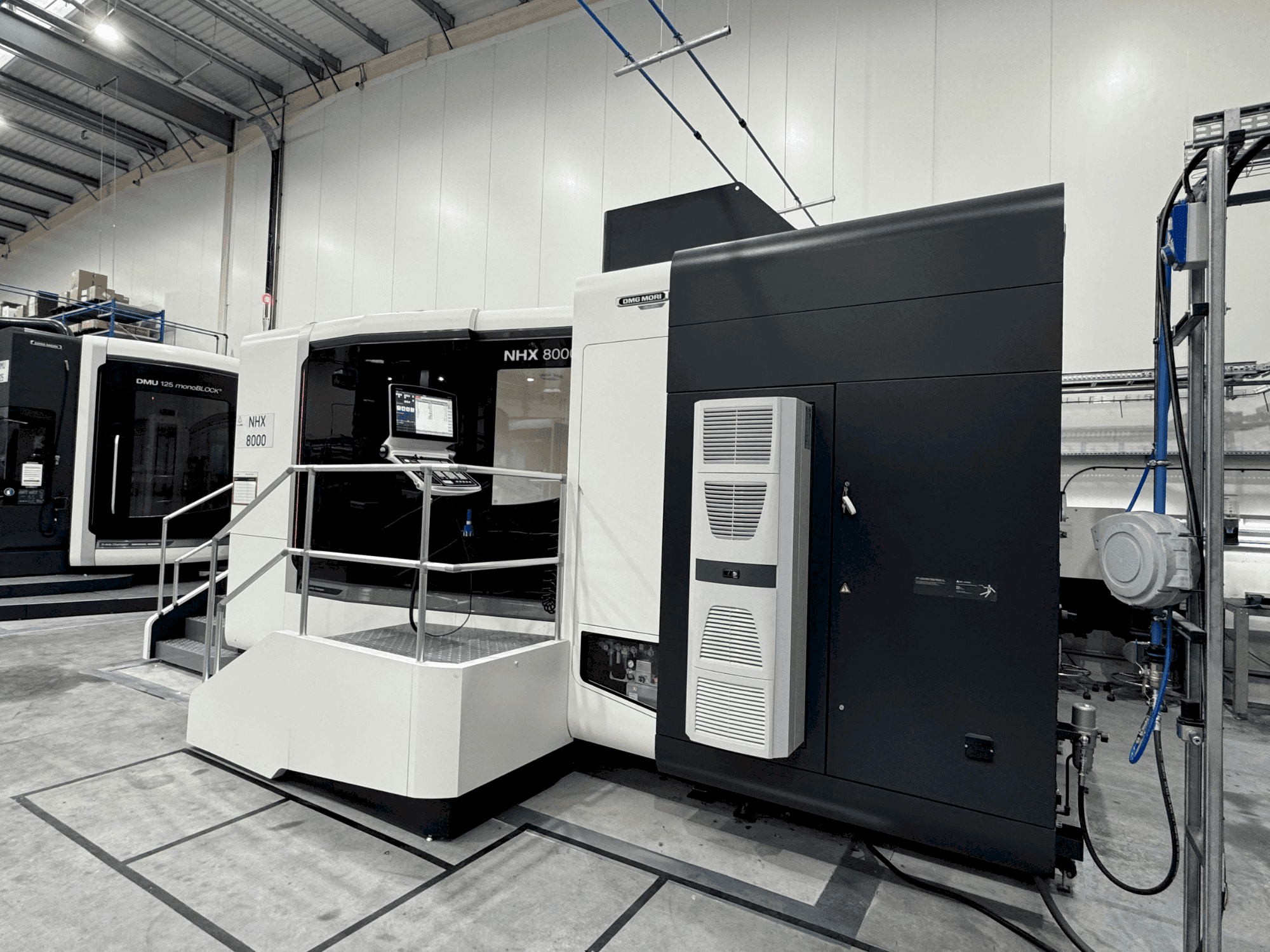 Koneen DMG MORI NHX 8000 etunäkymä