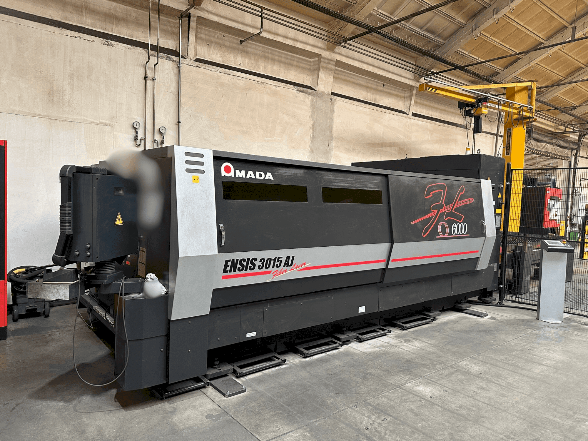 Koneen AMADA ENSIS-3015 AJ etunäkymä