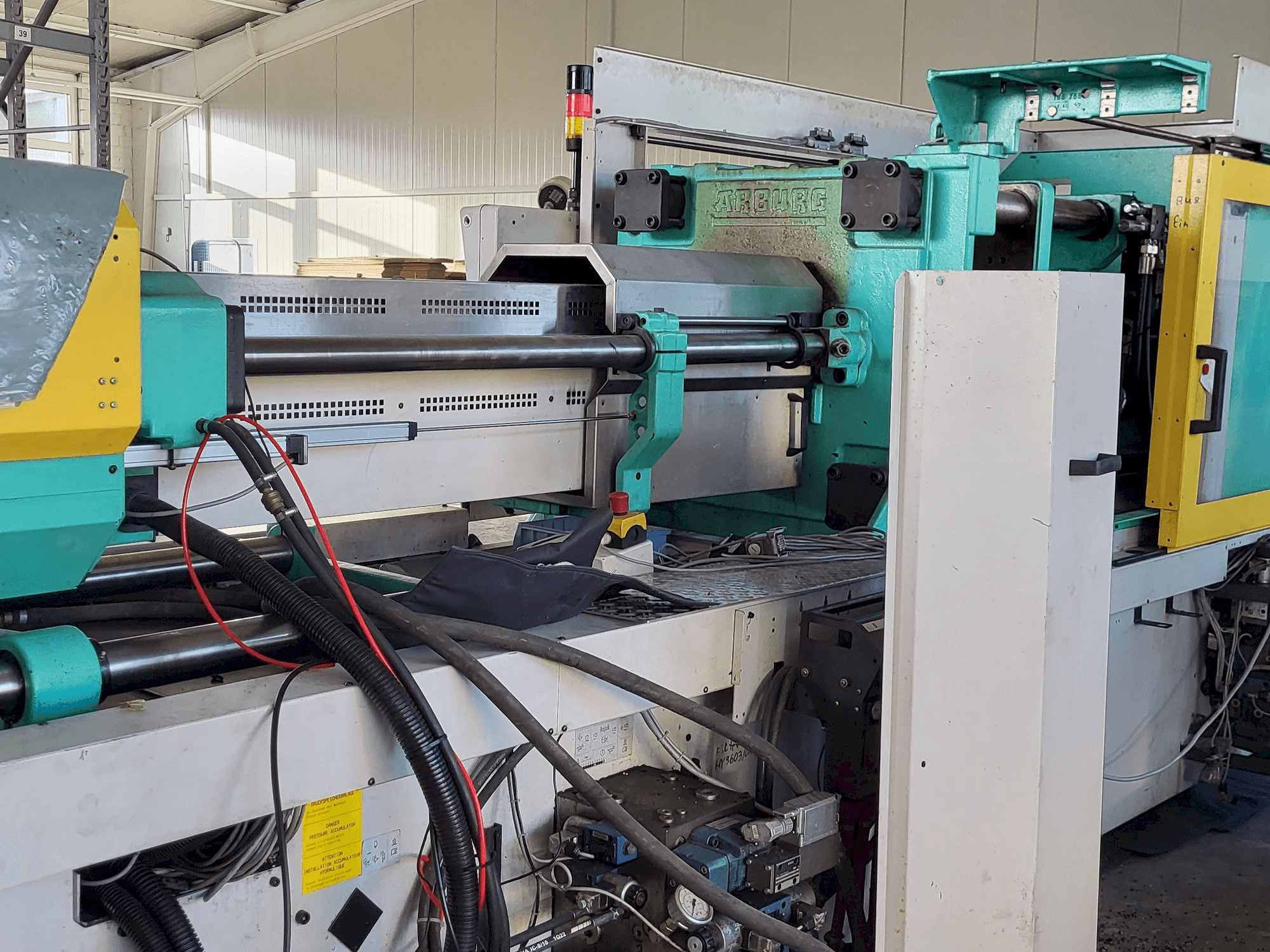 Koneen Arburg Allrounder Centex 570C2200-1300 vasen näkymä