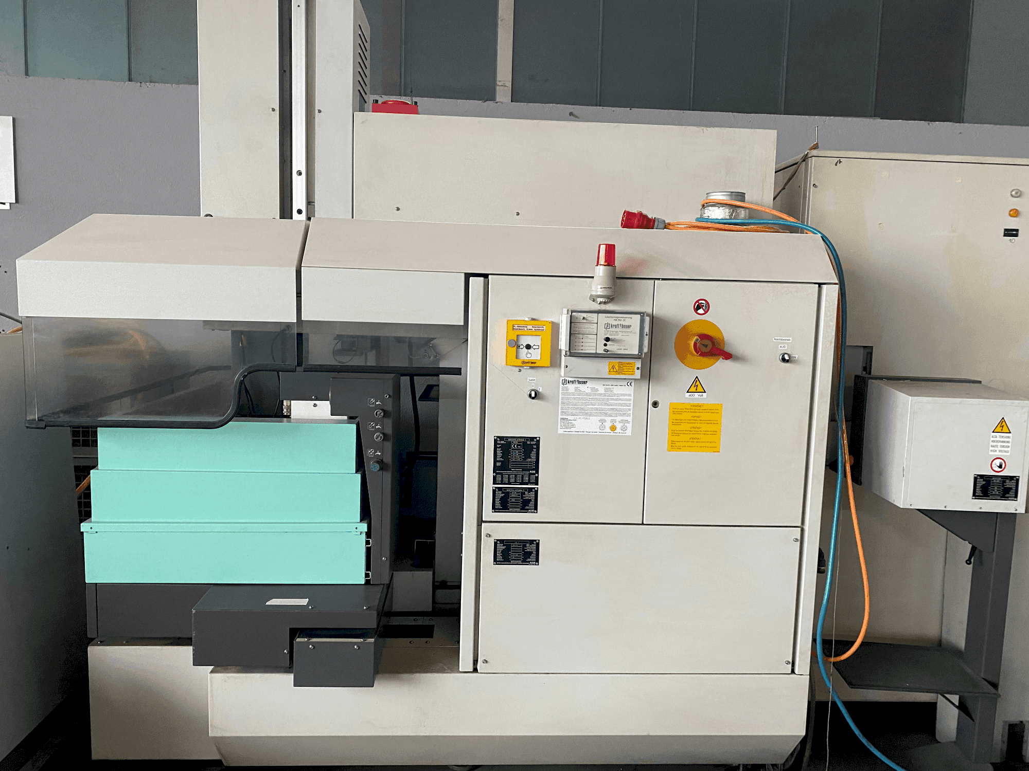 Koneen AGIE Agietron Integral 2 etunäkymä