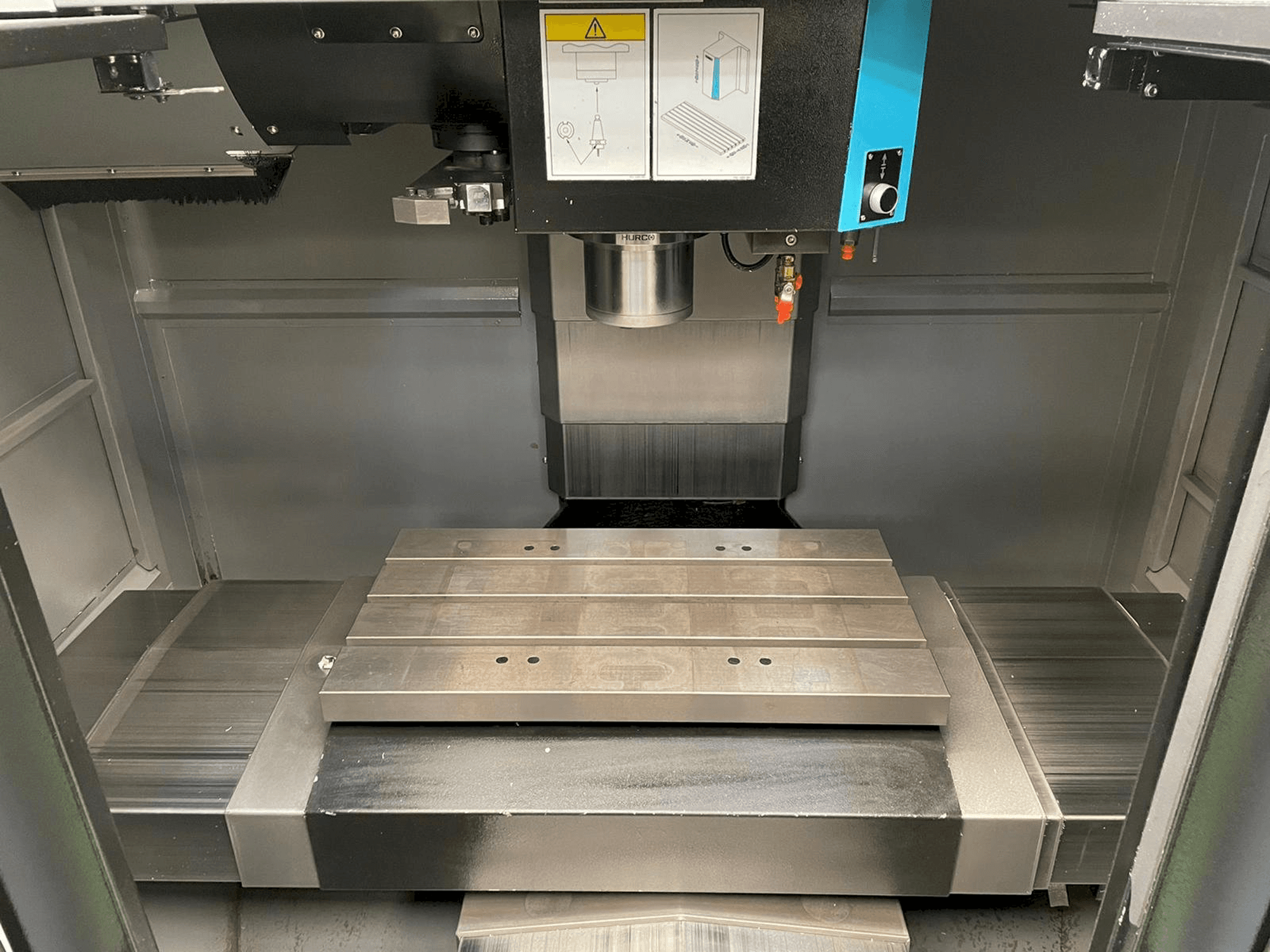 Koneen Hurco VM 10i etunäkymä