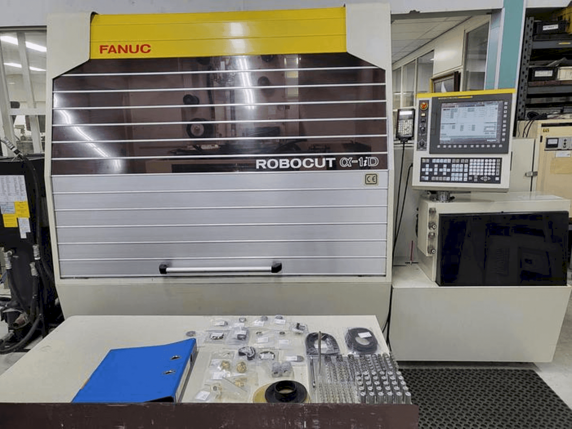 Koneen FANUC Alpha 1ID etunäkymä