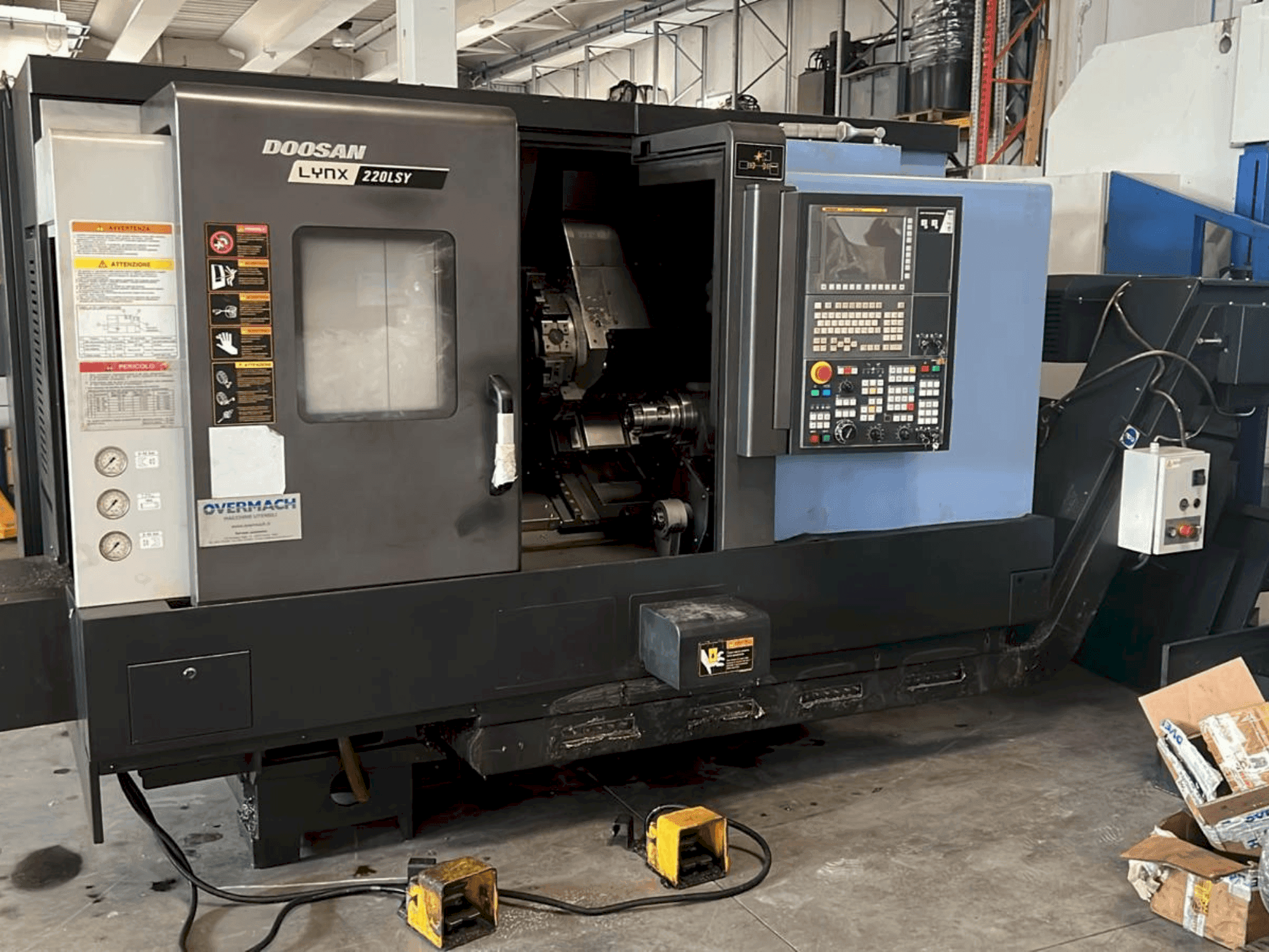 Koneen DOOSAN DOOSAN LYNX 220LSY etunäkymä