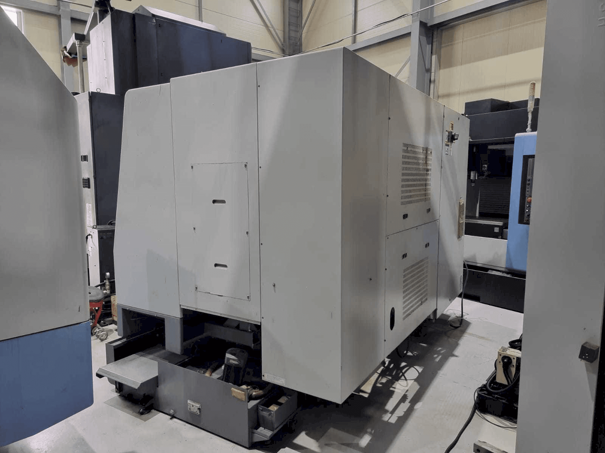 Koneen Hyundai Kia SKT250Y etunäkymä