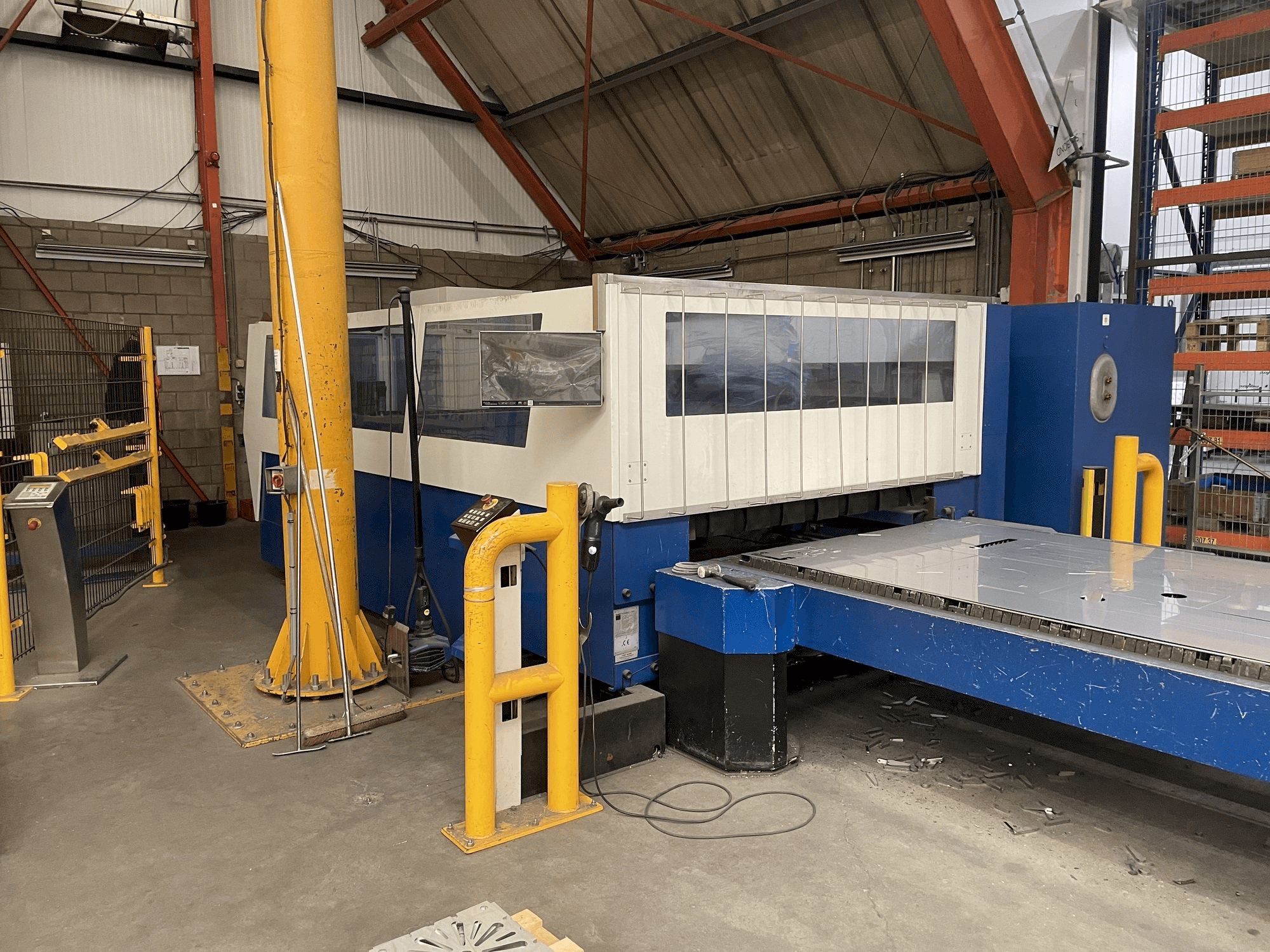Koneen Trumpf Trumatic L3050 5kW etunäkymä