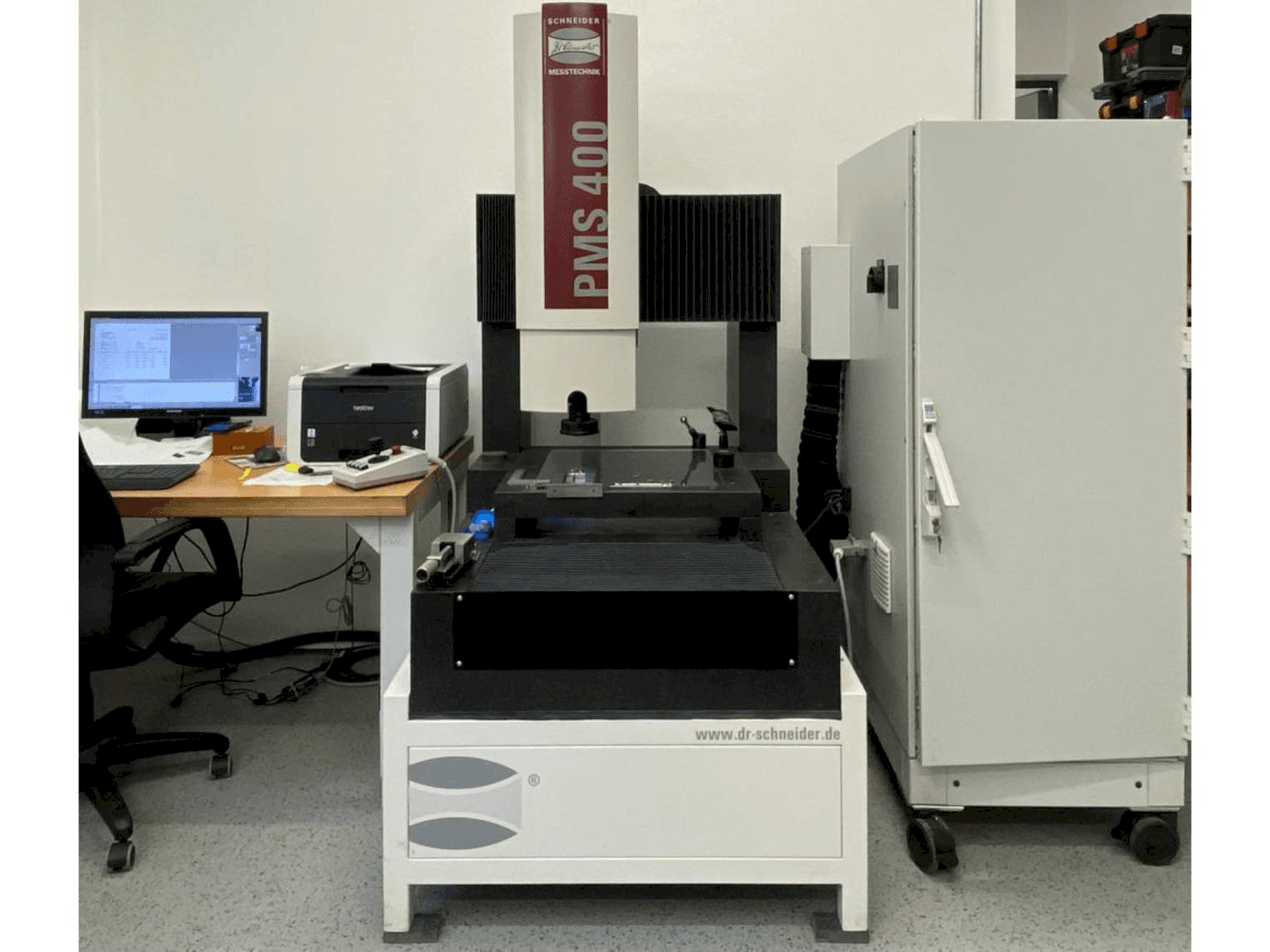 Koneen HEINRICH SCHNEIDER PMS 400 etunäkymä