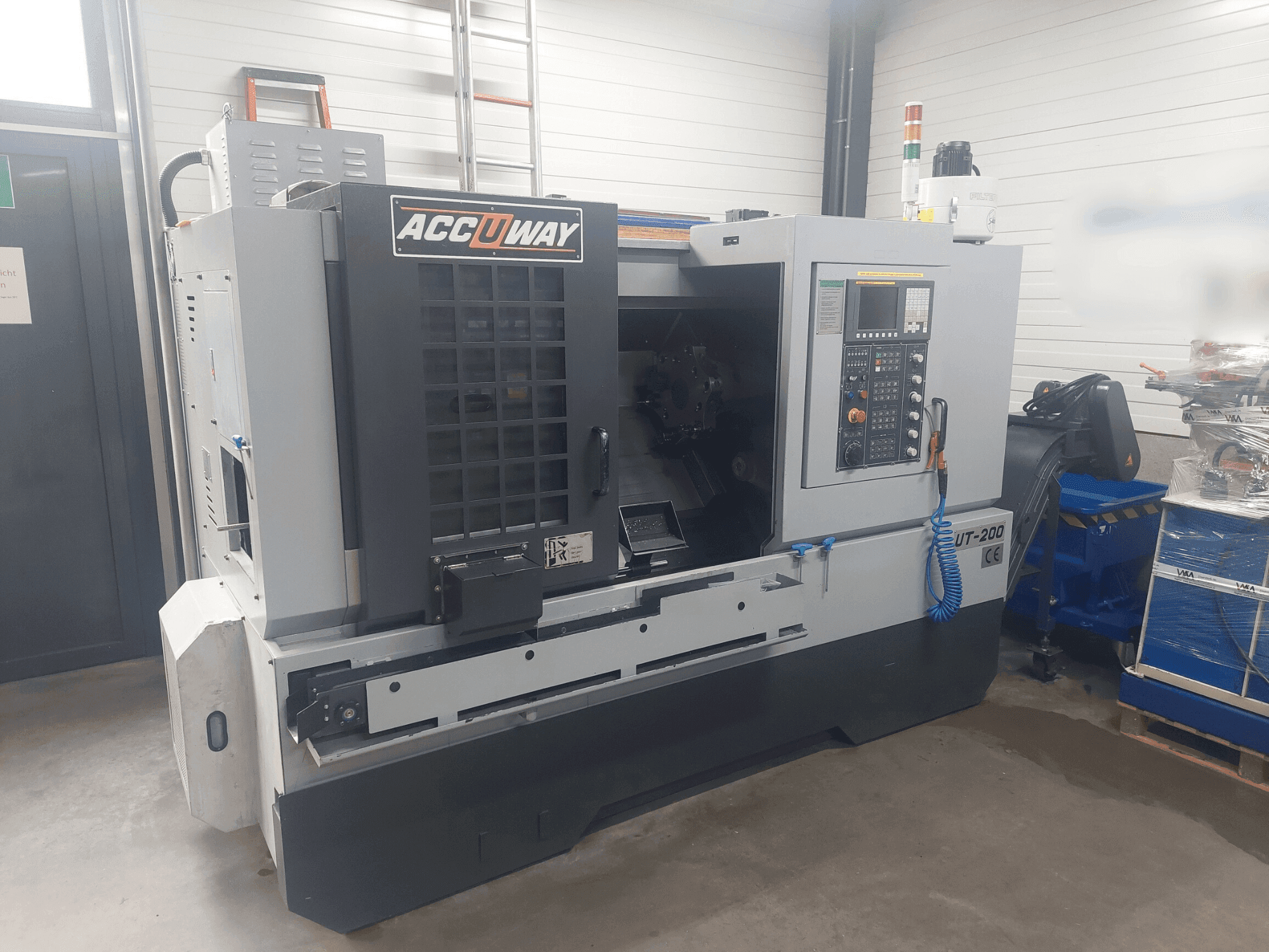 Koneen ACCUWAY UT-200 etunäkymä