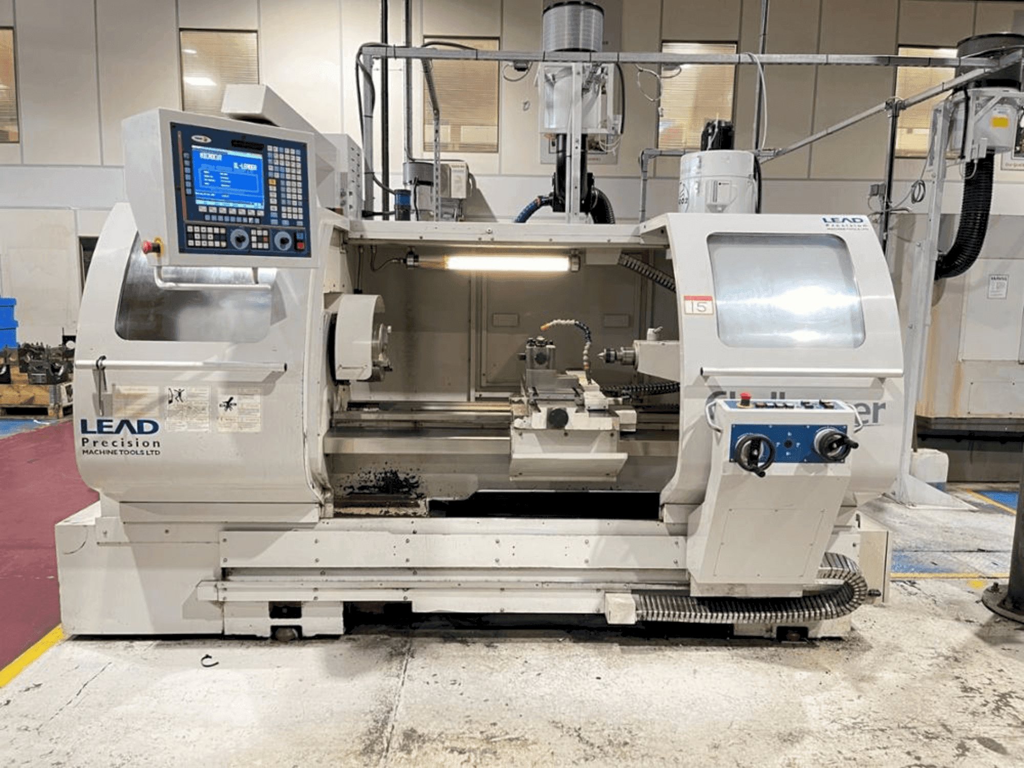 Koneen MICROCUT Challenger BNC-1840 etunäkymä