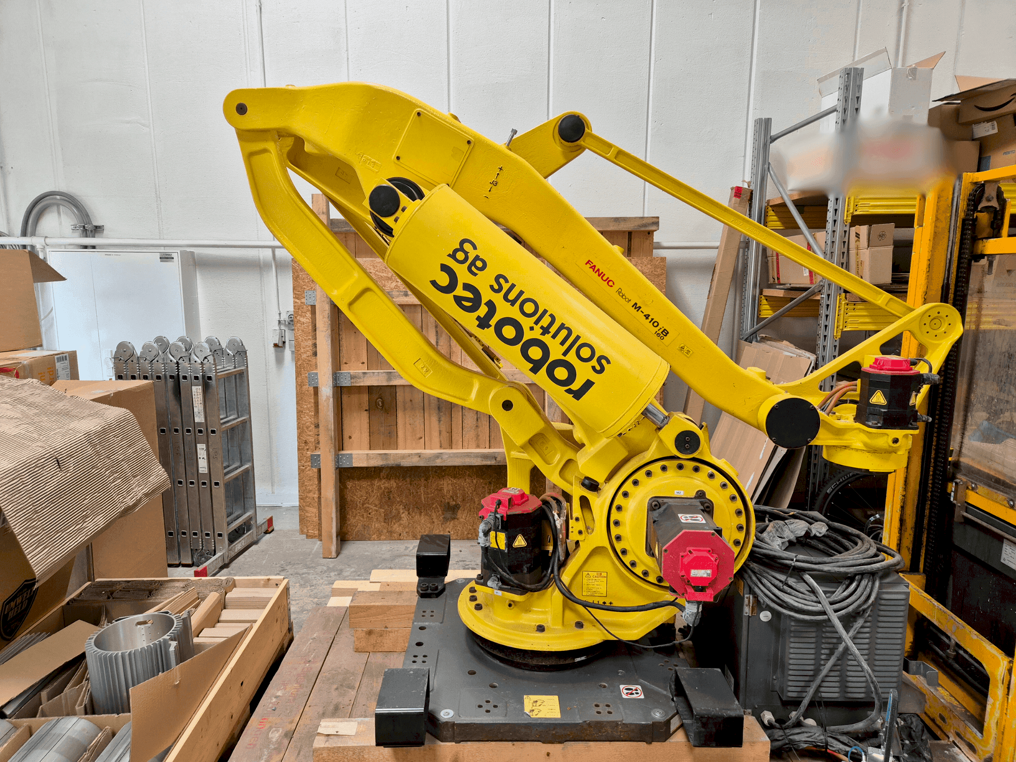Koneen FANUC M-410iB 160 etunäkymä