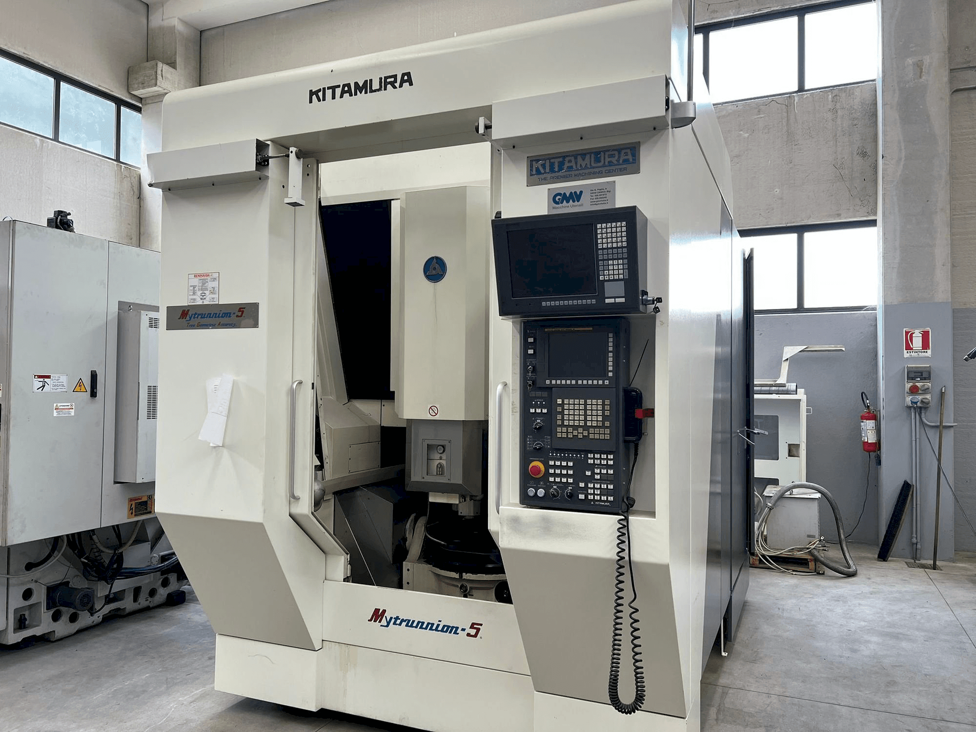 Koneen Kitamura Mytrunnion 5 etunäkymä