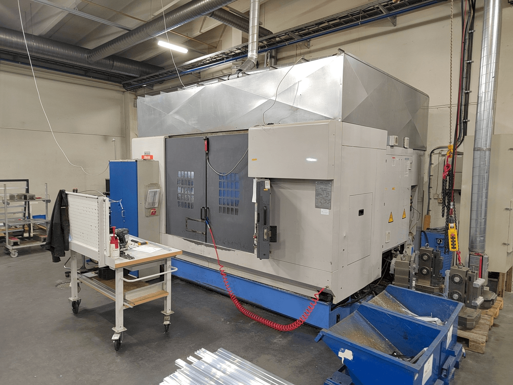 Koneen Mazak VTC-300C etunäkymä