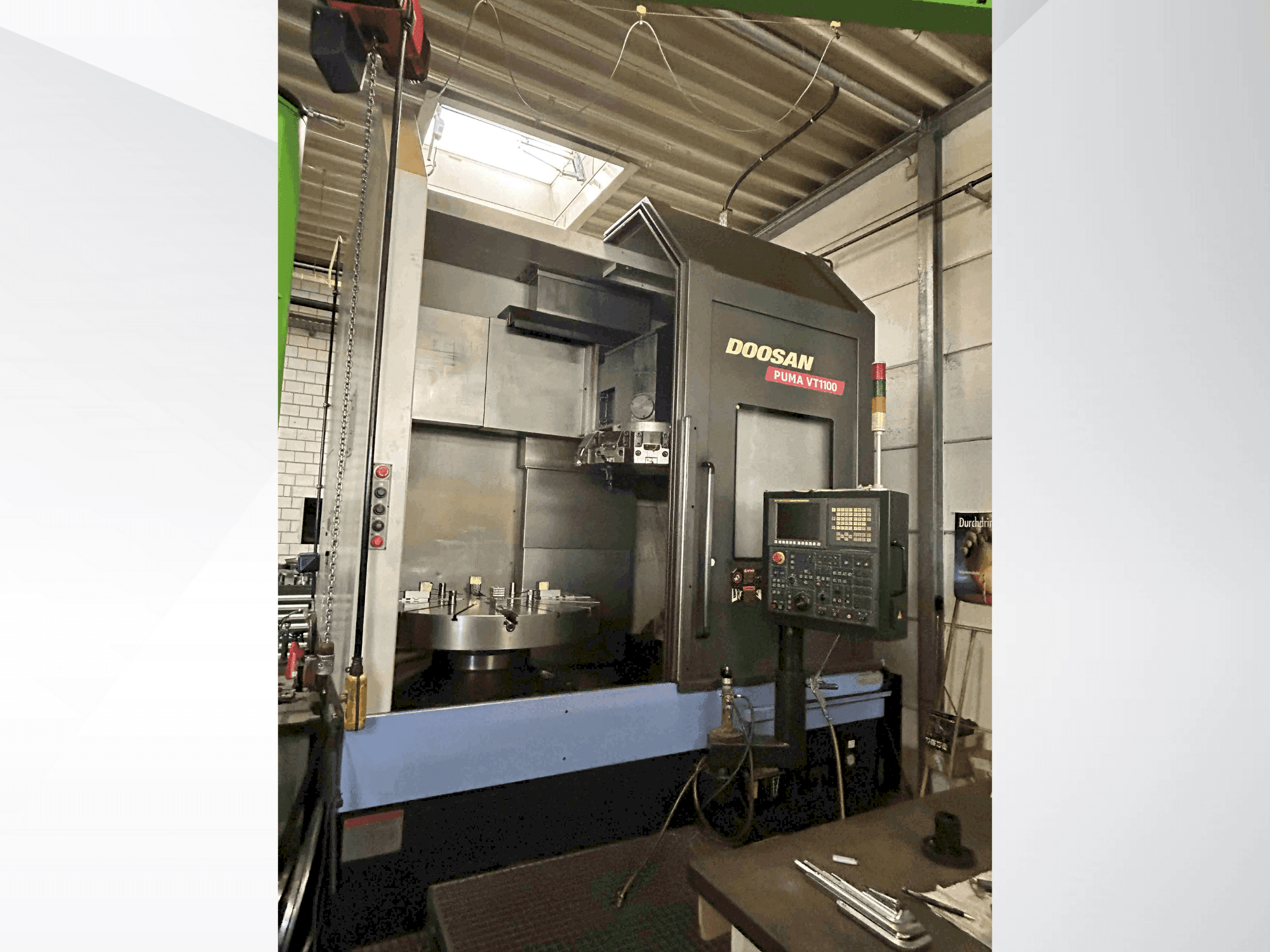 Koneen DOOSAN Puma VT1100 etunäkymä
