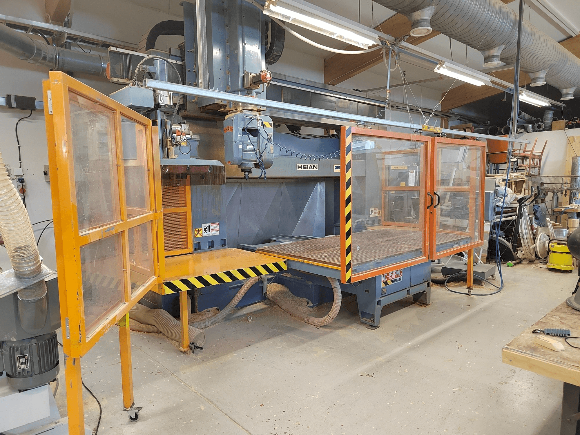 Koneen HEIAN NC 151 etunäkymä