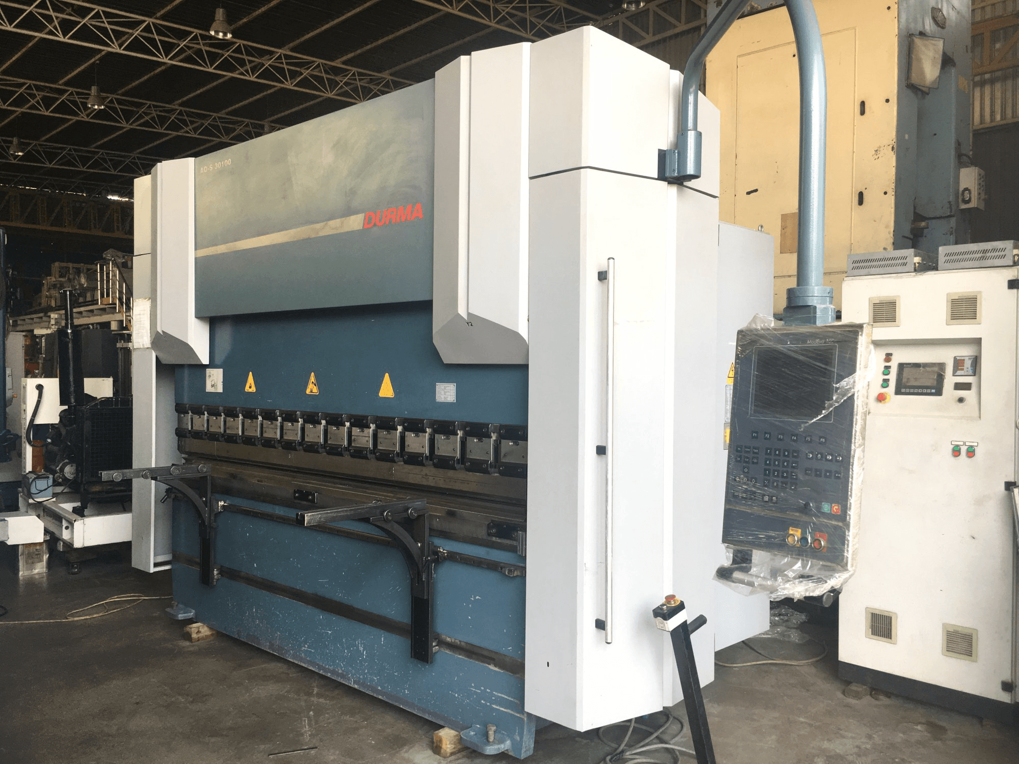 Koneen Durma oikea näkymäAD-S 30100