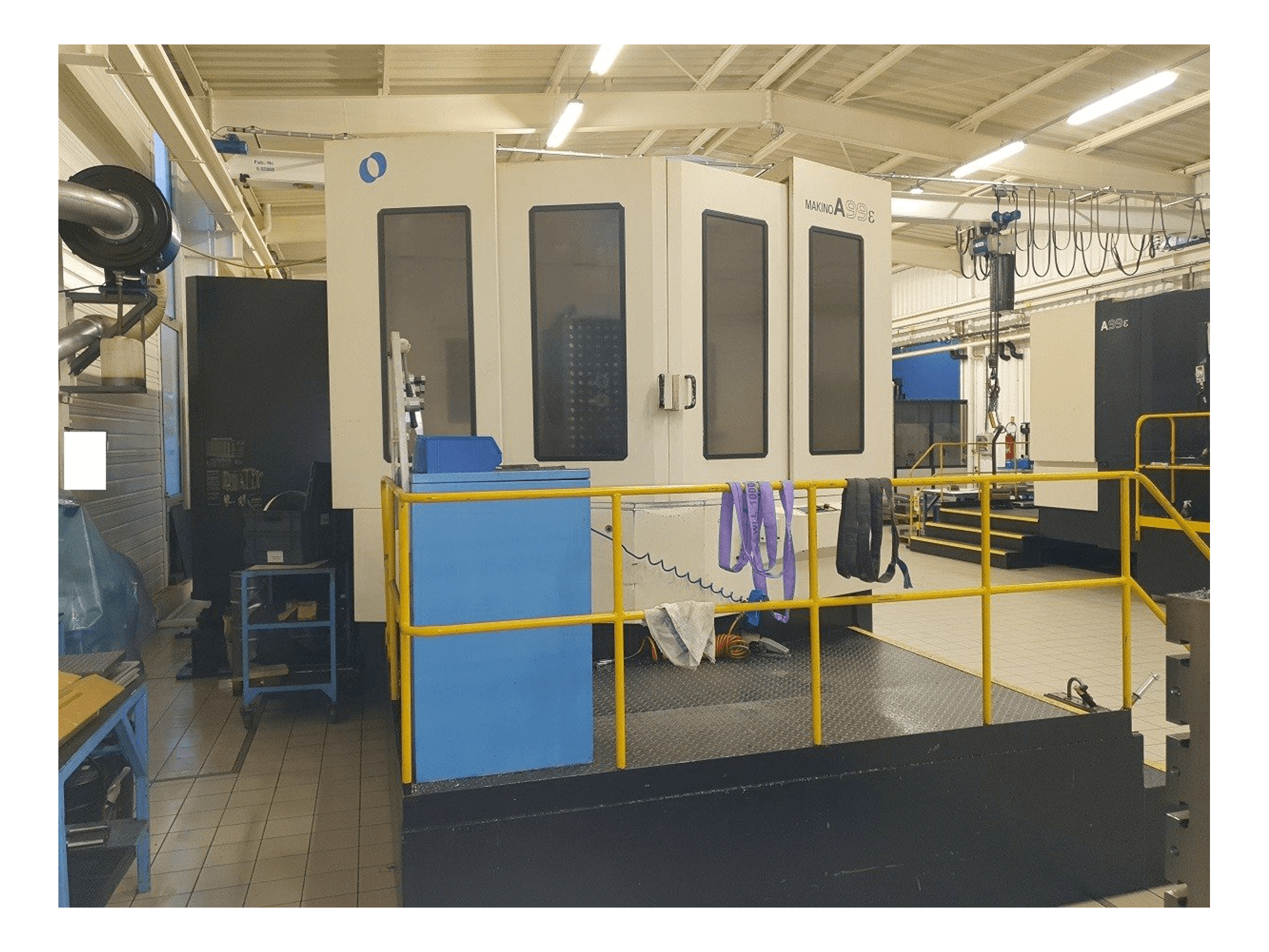 Koneen Makino A99 etunäkymä