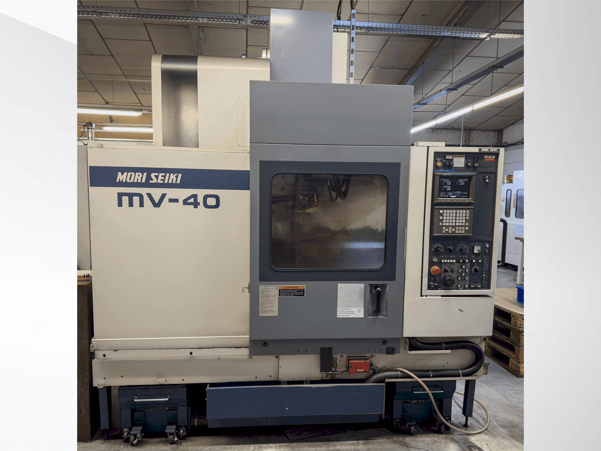 Koneen MORI SEIKI MV 40B/40 etunäkymä