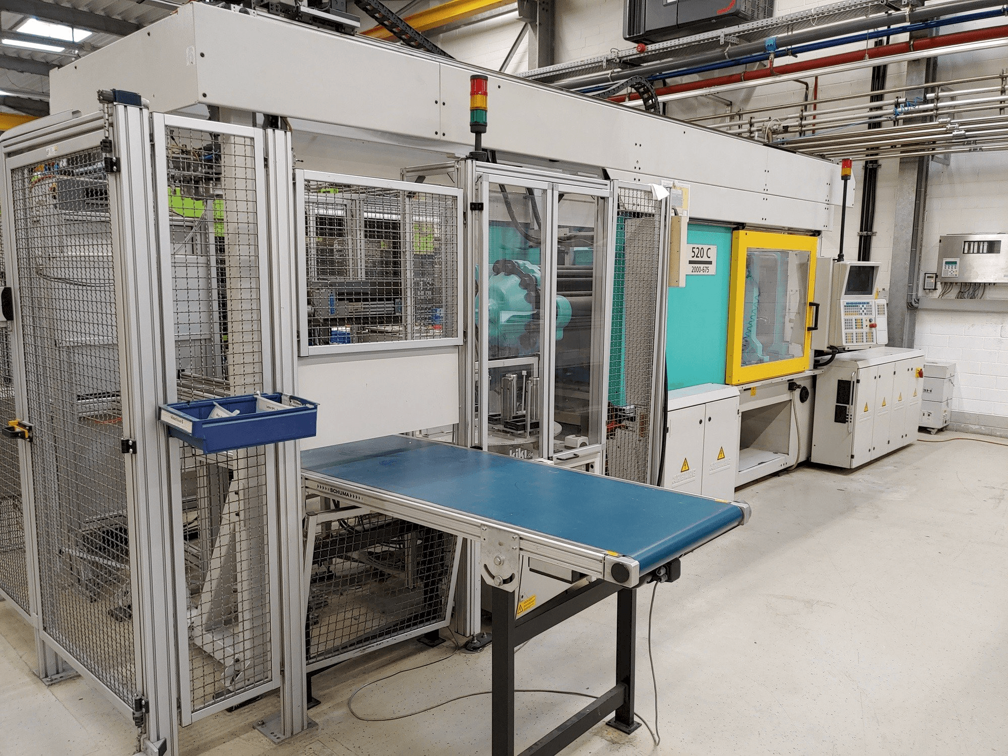 Koneen Arburg Allrounder 520 C 2000-675 etunäkymä