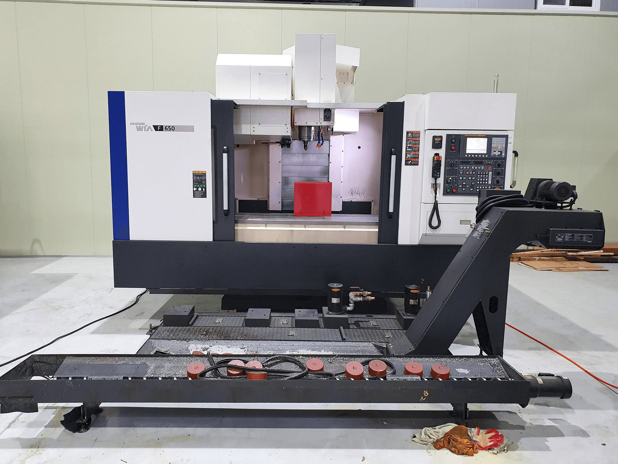 Koneen Hyundai Wia F650 etunäkymä