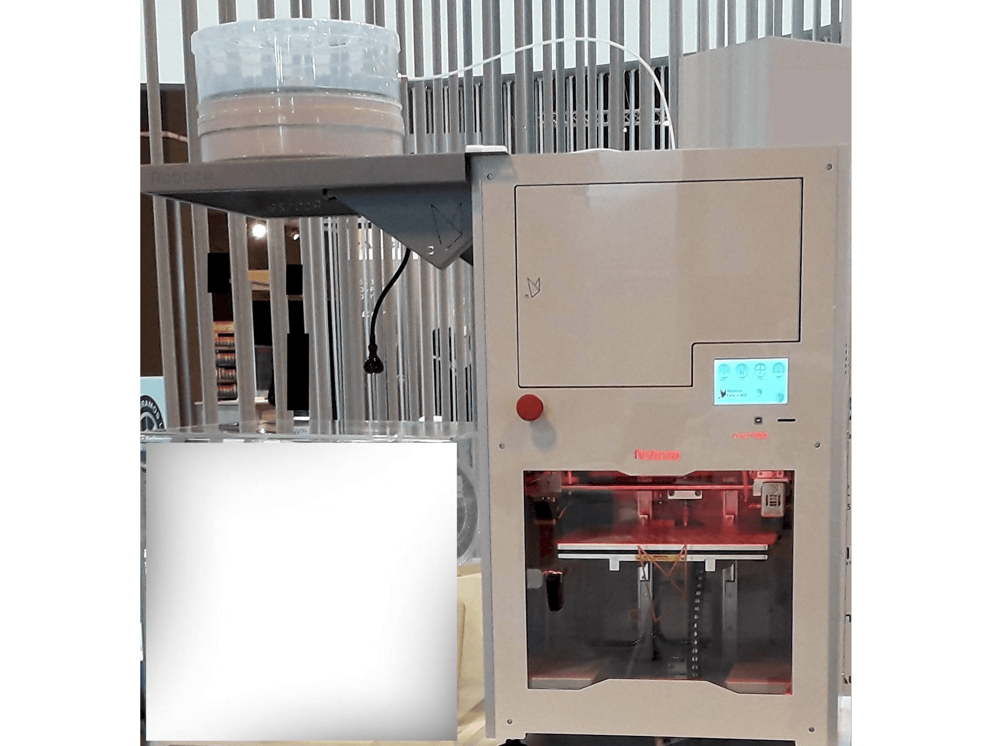 Koneen Roboze One Plus 400 etunäkymä