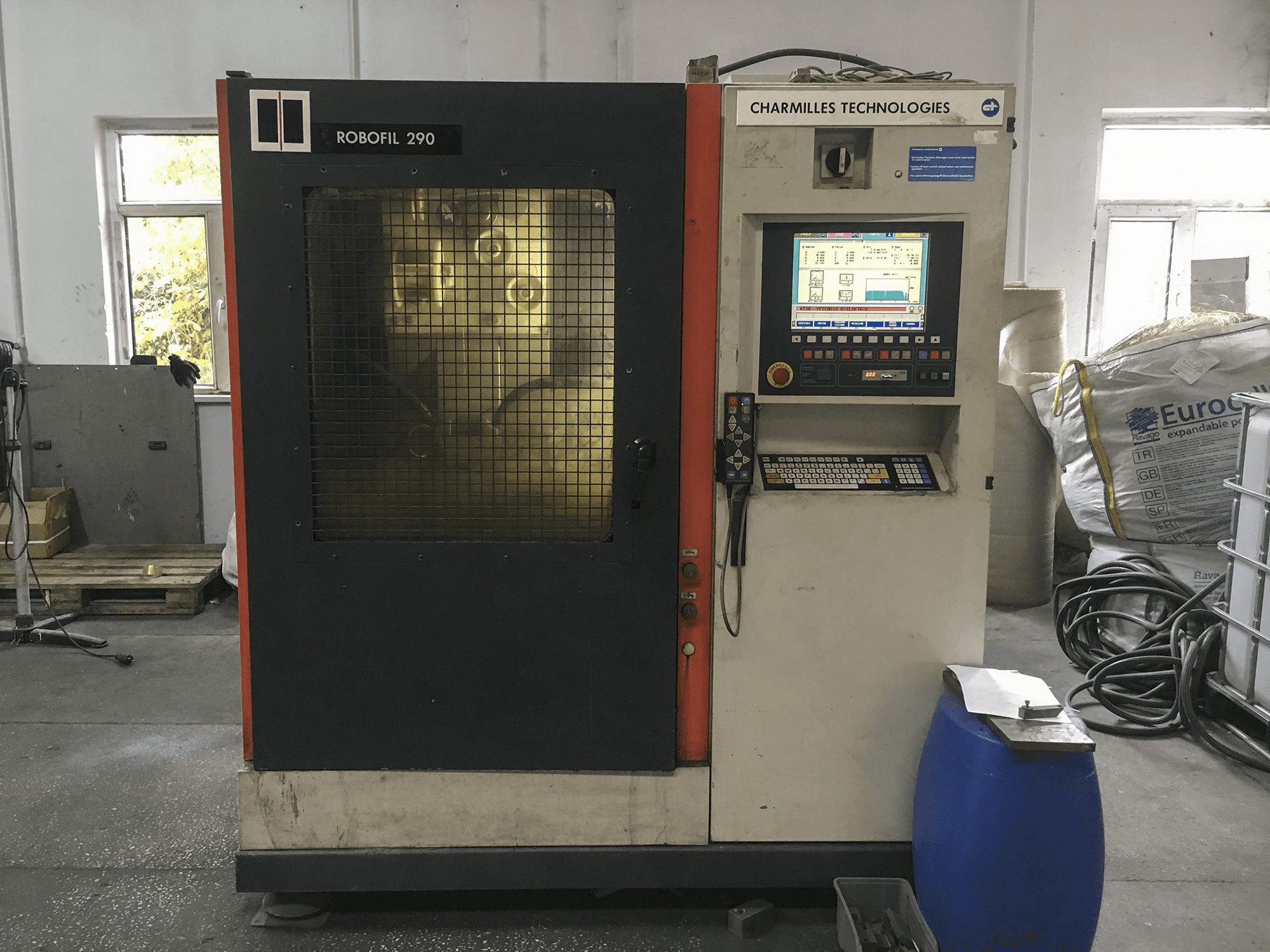 Koneen CHARMILLES etunäkymä ROBOFIL 290