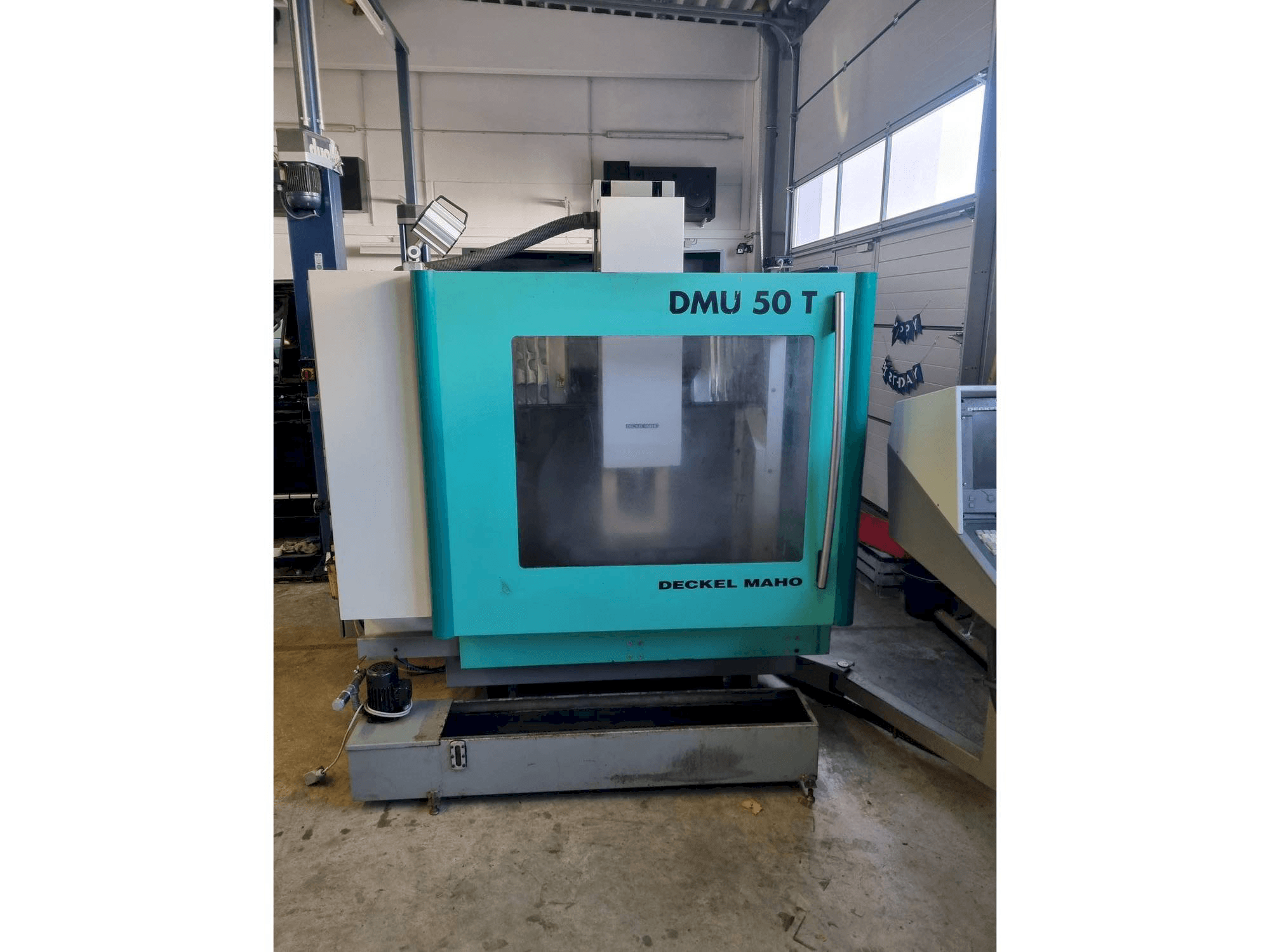 Koneen DECKEL MAHO DMU 50 T etunäkymä