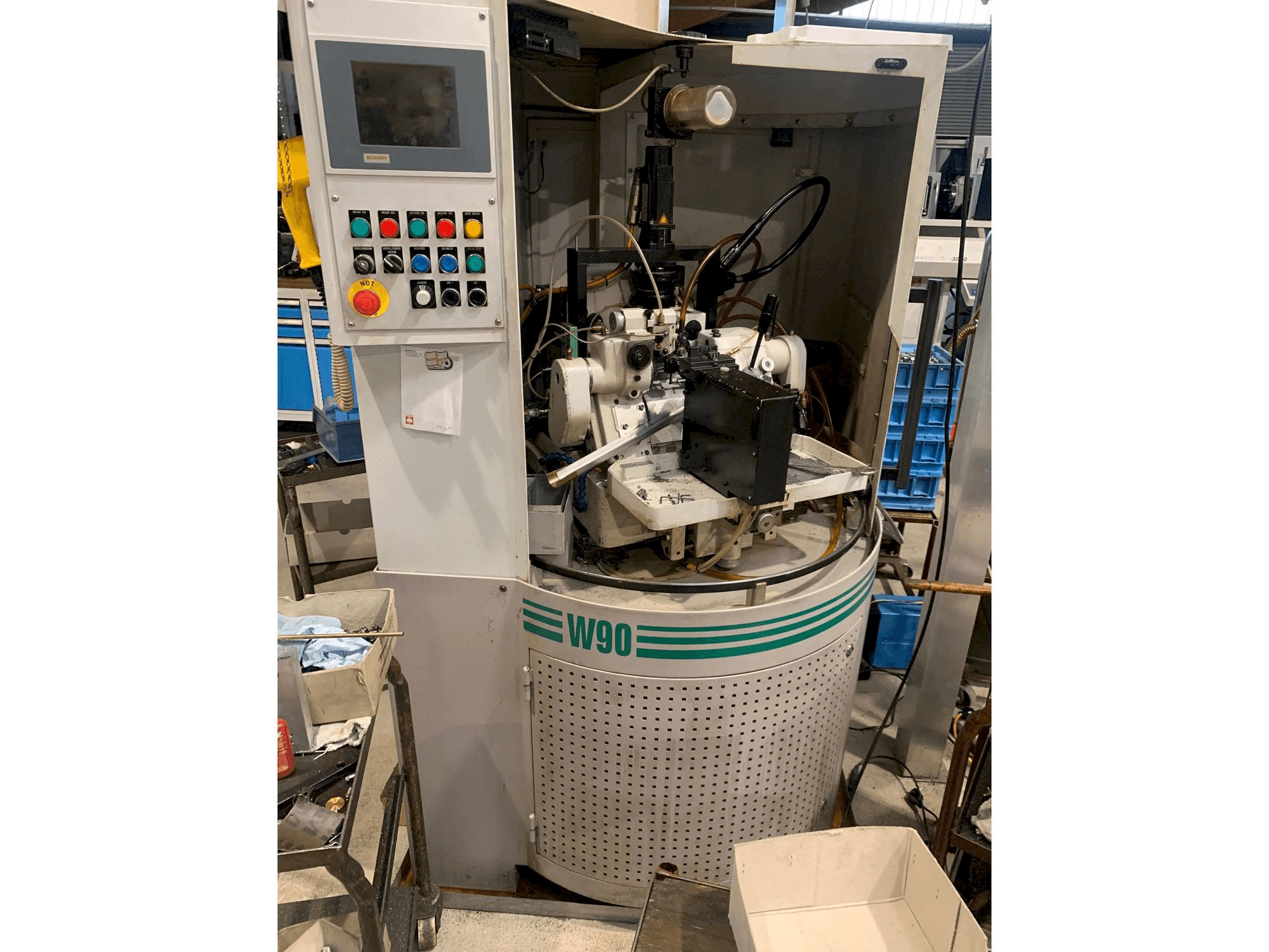 Koneen Lambert Wahli W 90 CNC etunäkymä