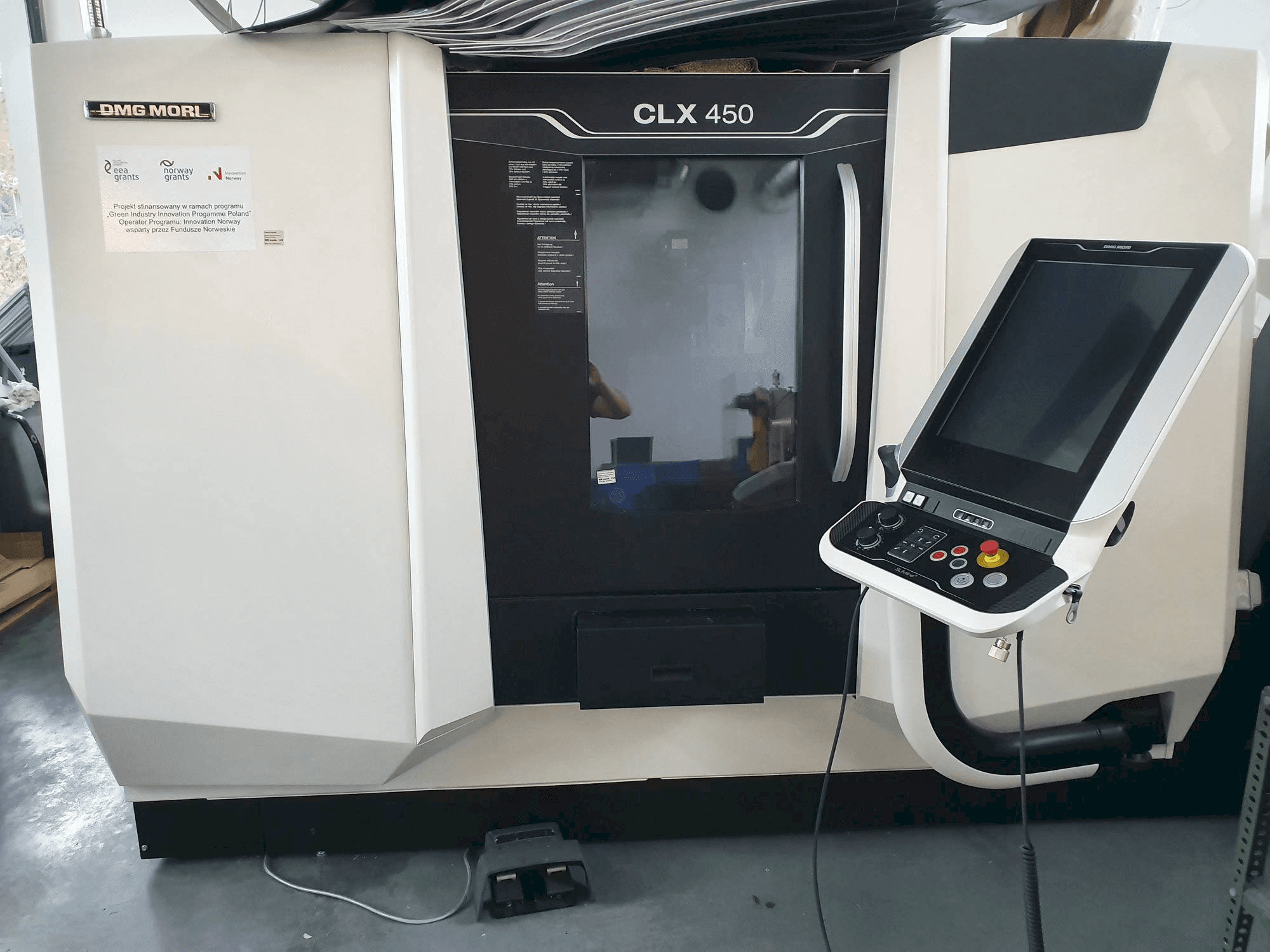 Koneen DMG MORI CLX450 etunäkymä