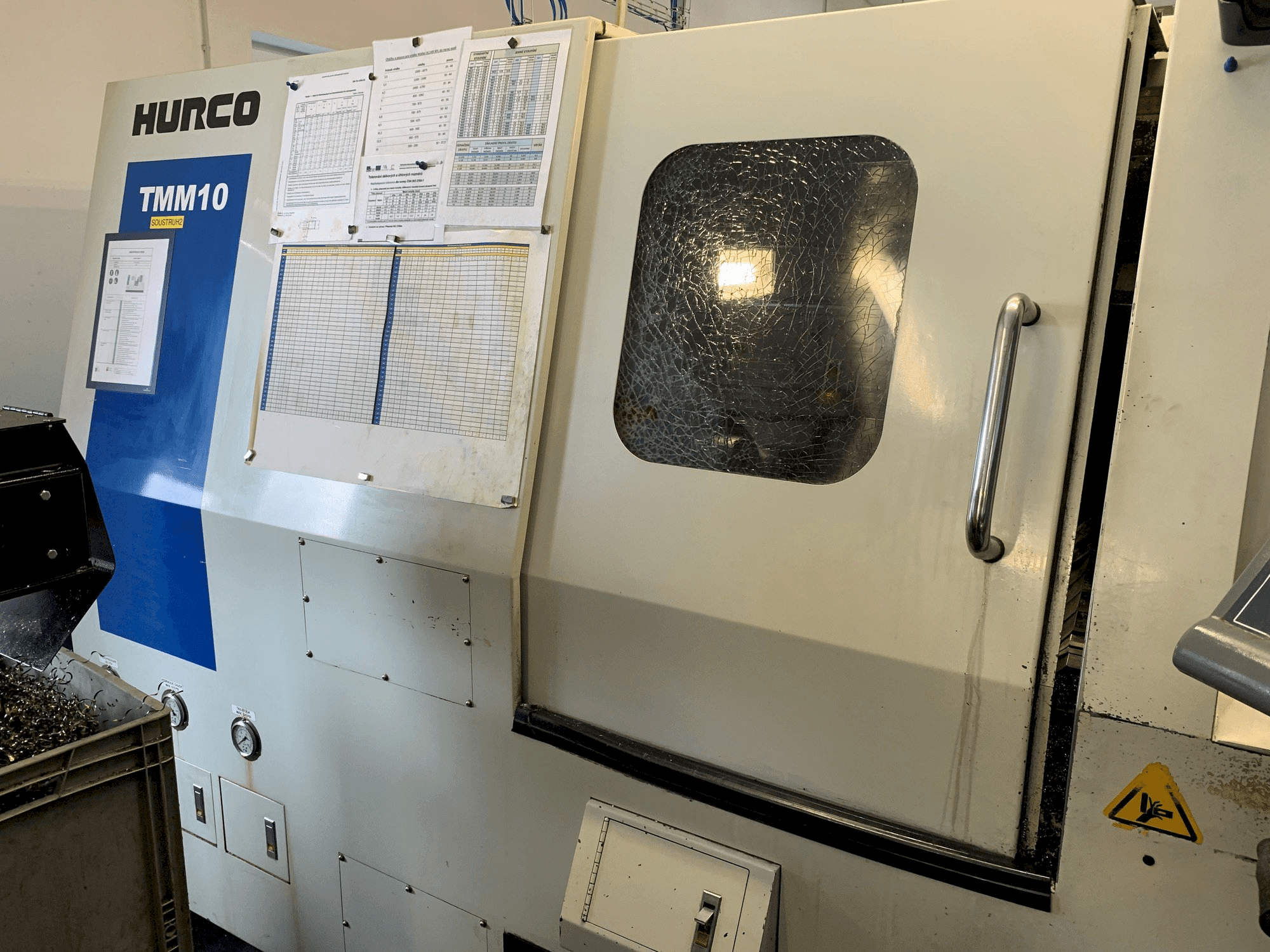 Koneen Hurco TMM 10 etunäkymä