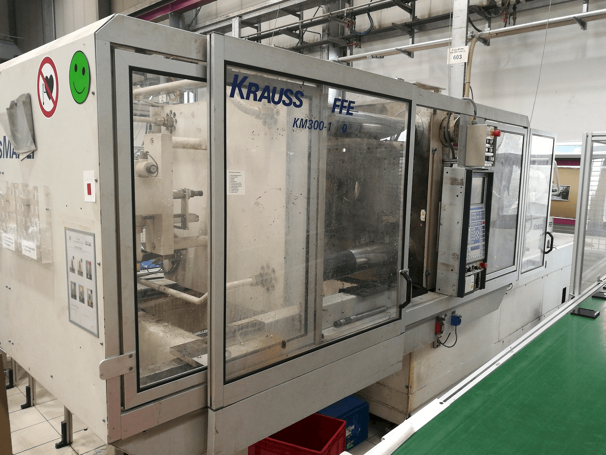 Koneen Krauss Maffei vasen näkymä KM 300-1400 C2