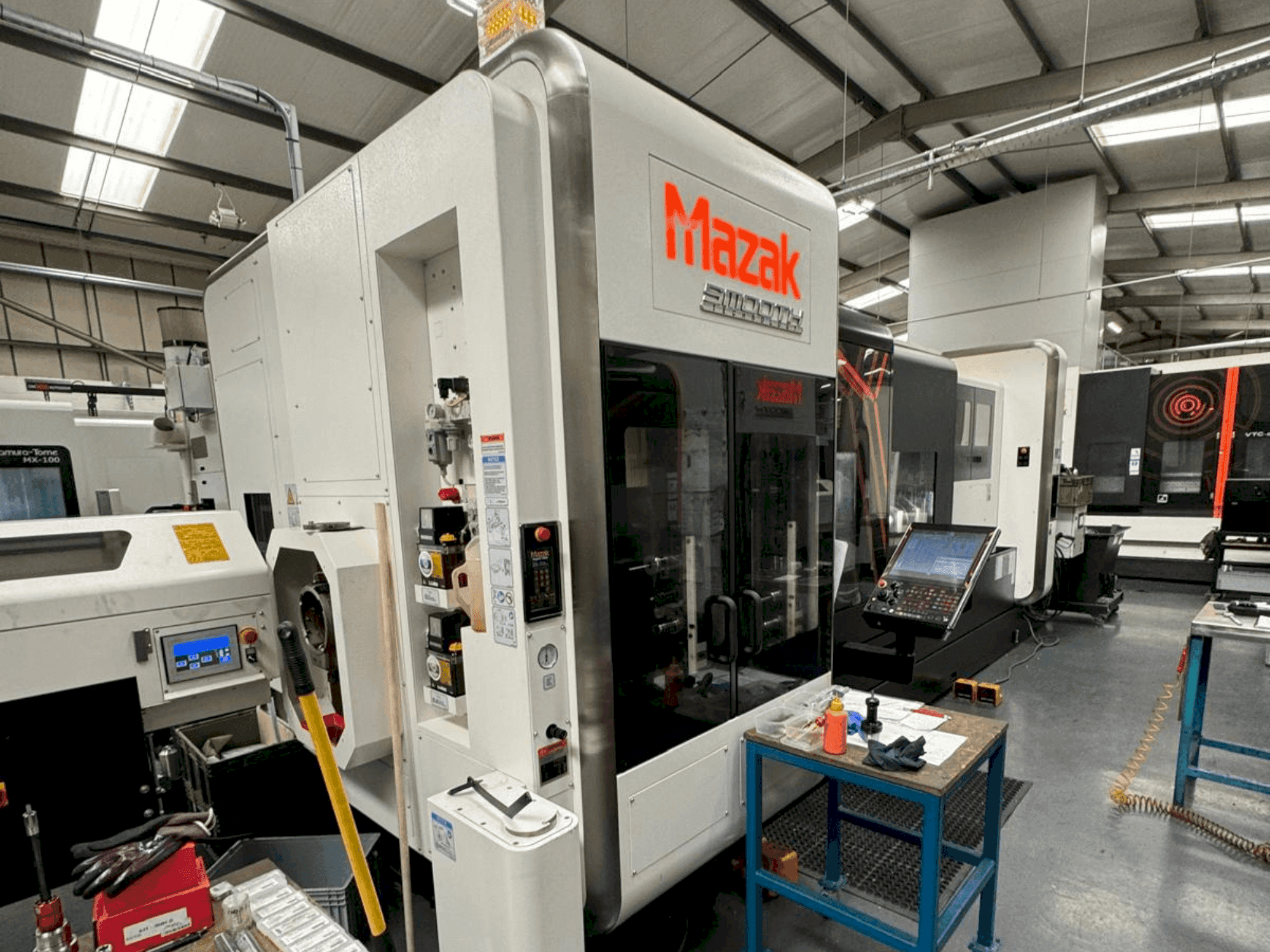 Koneen Mazak Integrex i-400S- 2500U etunäkymä