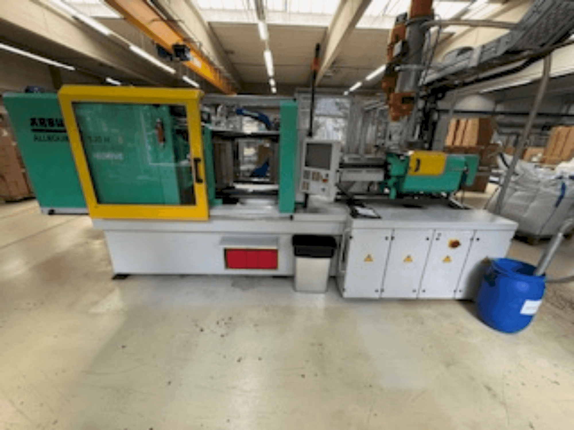 Koneen Arburg Allrounder 520H etunäkymä