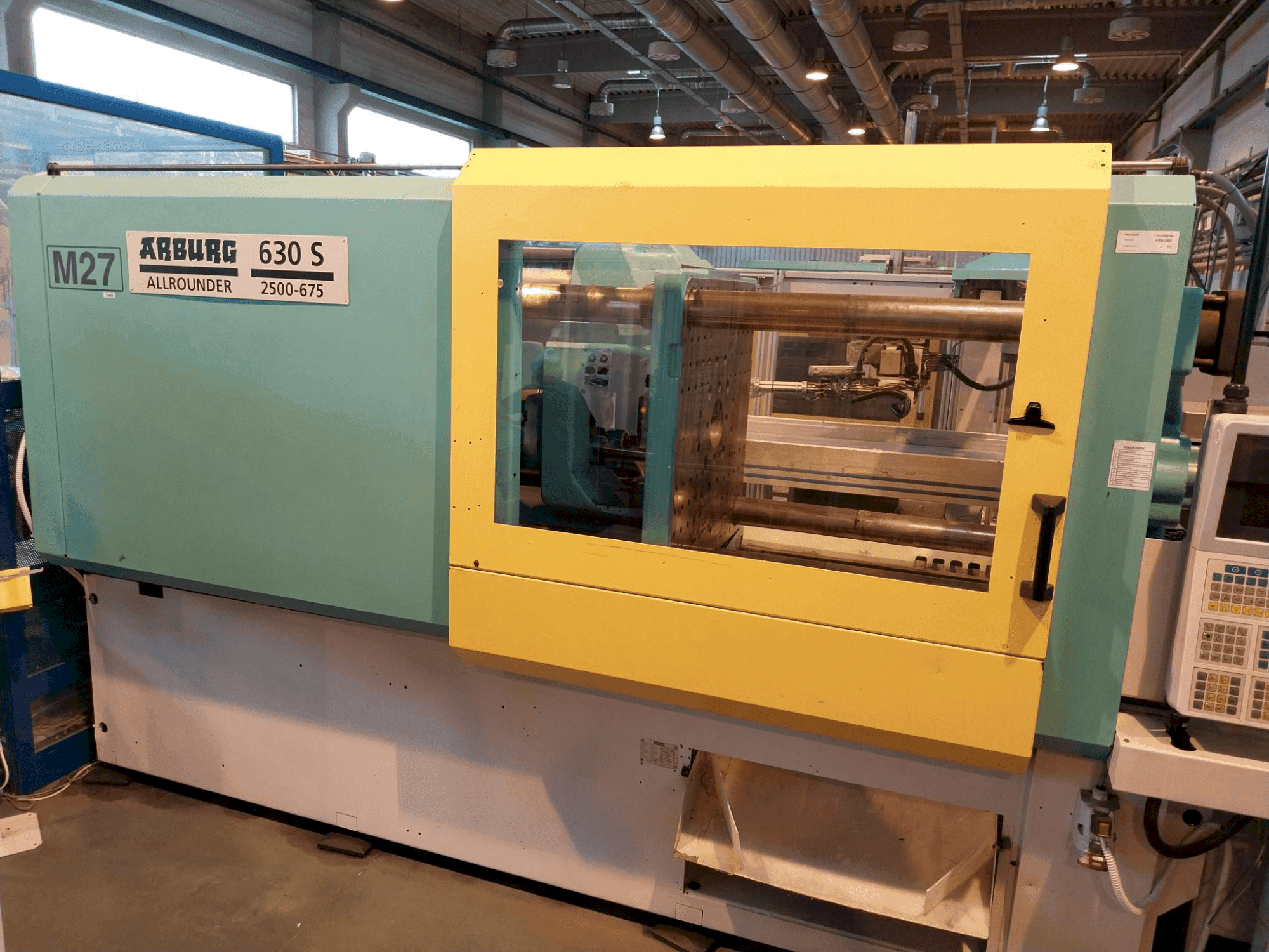 Koneen Arburg Allrounder 630S 2500-675 etunäkymä