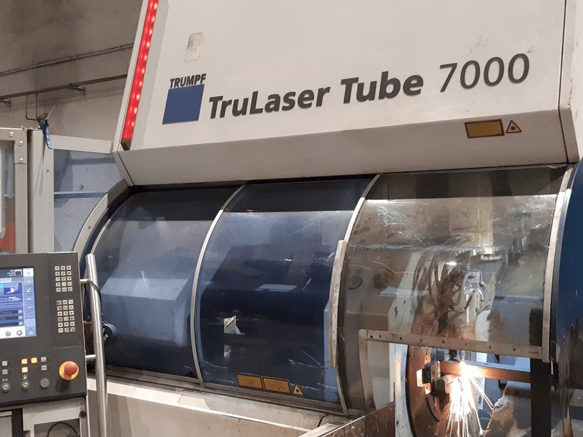 Koneen Trumpf TruLaser Tube 7000 etunäkymä