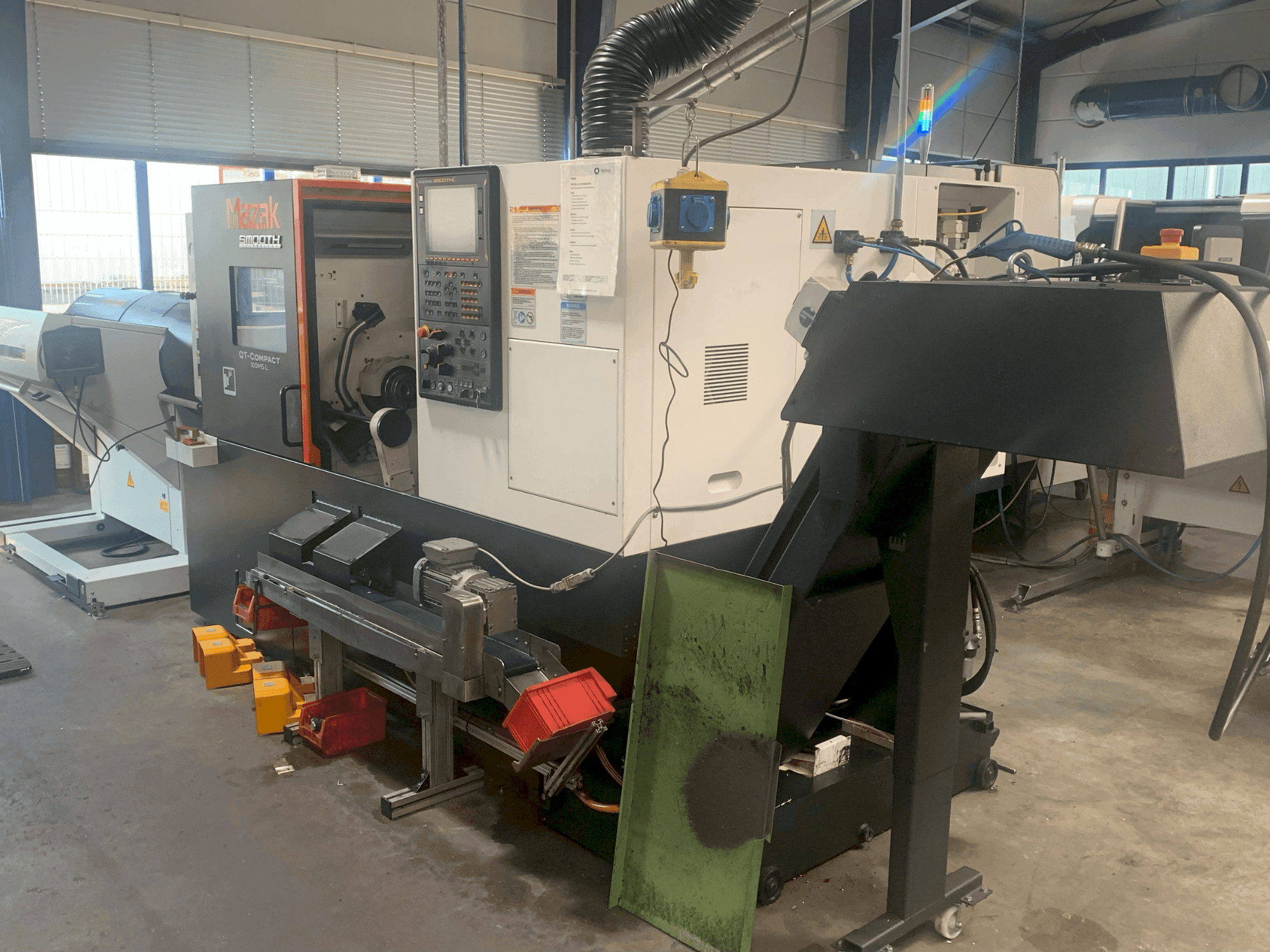 Koneen Mazak QTC 100 MSL etunäkymä