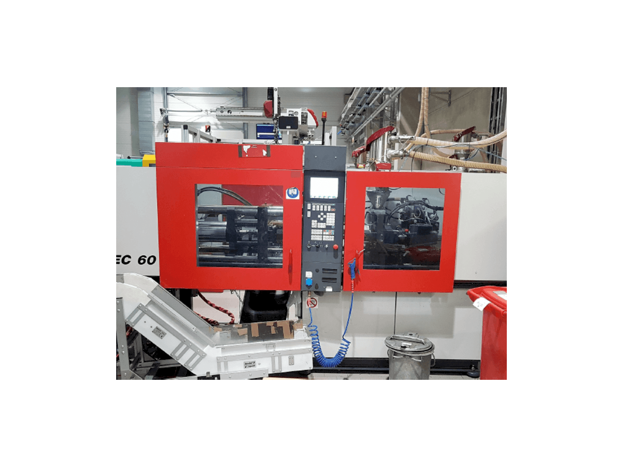 Koneen FERROMATIK MILACRON 600-355 K-TEC etunäkymä