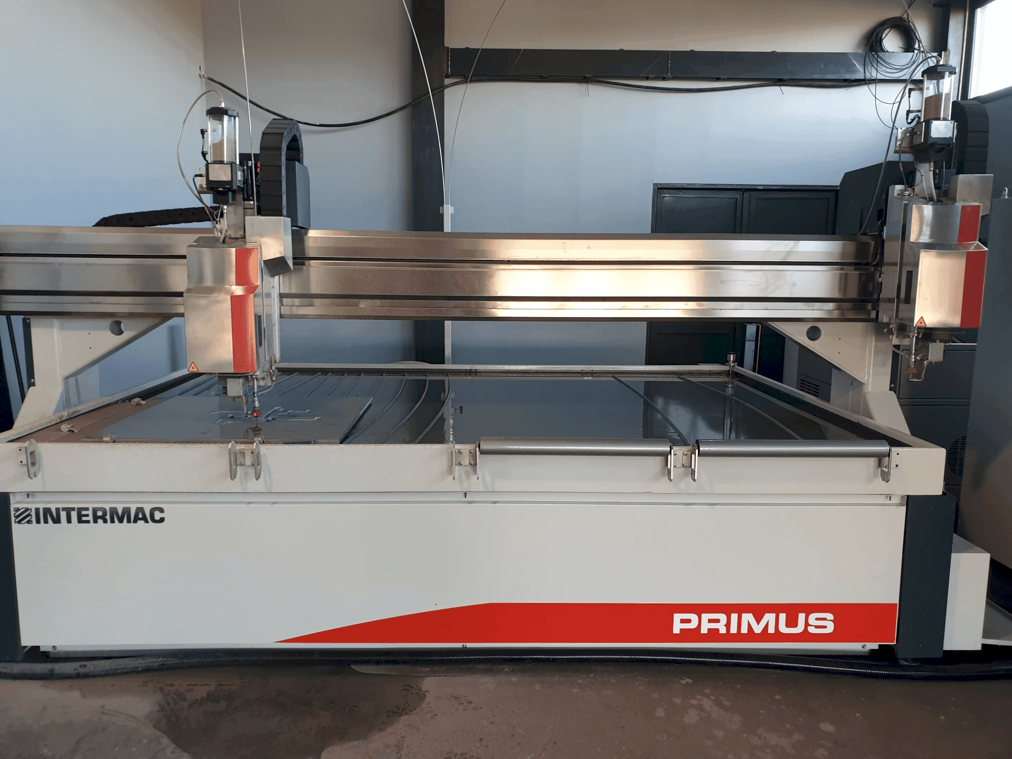 Koneen Intermac Primus 322 etunäkymä