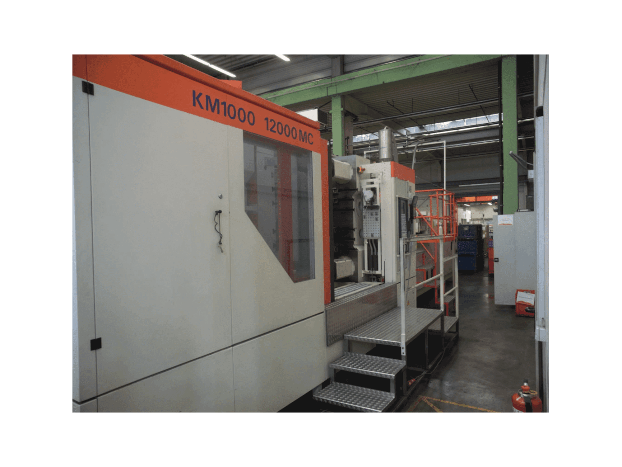 Koneen Krauss Maffei 1000-12000 MC etunäkymä