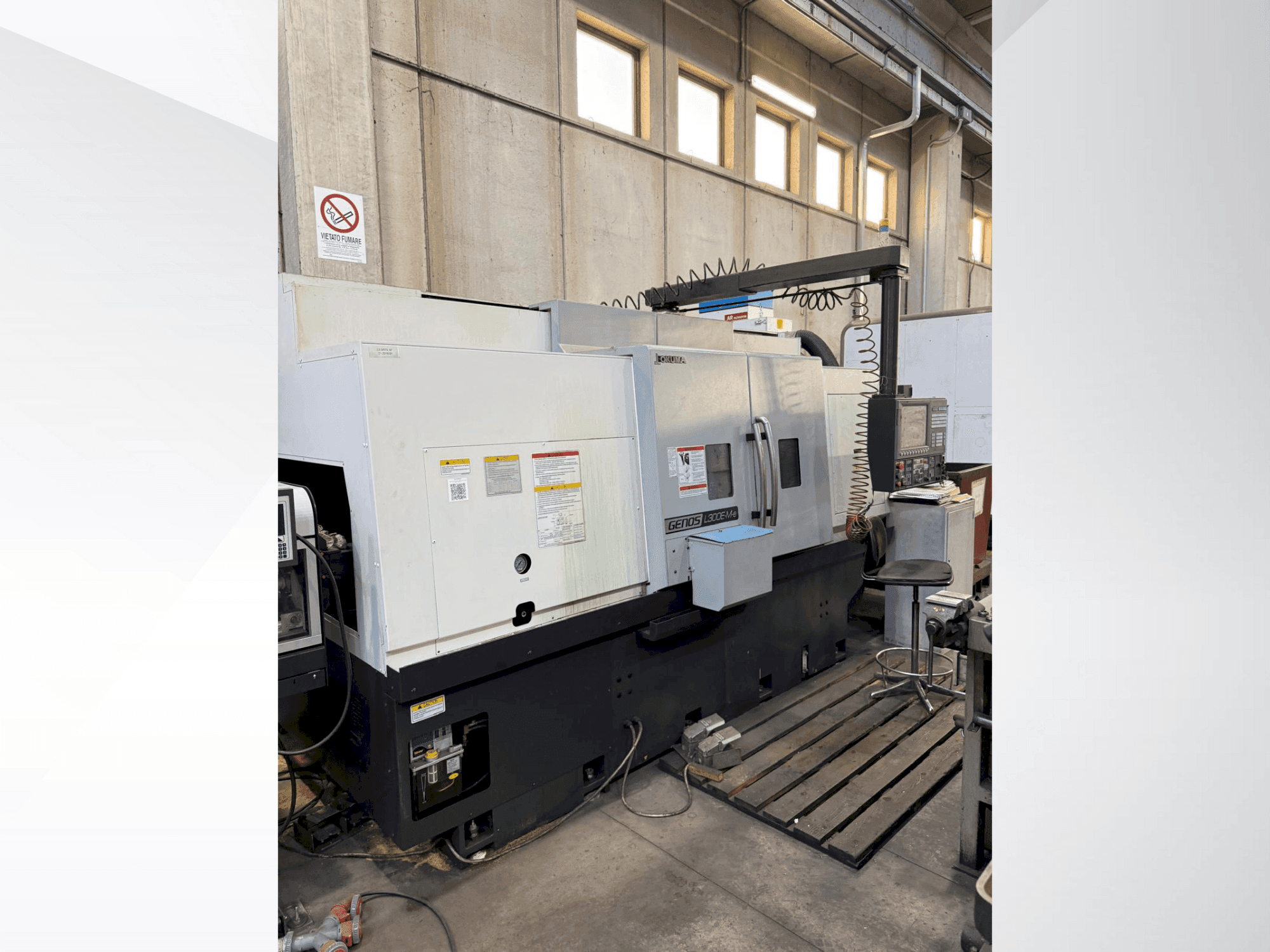 Koneen Okuma Genos L 300E-MY-e etunäkymä